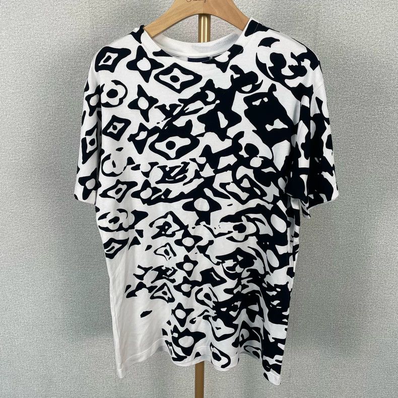 Louis Vuitton LV Black White Graffiti Short Sleeve T-Shirt Size US L / EU 52-54 / 3 - 1 Thumbnail