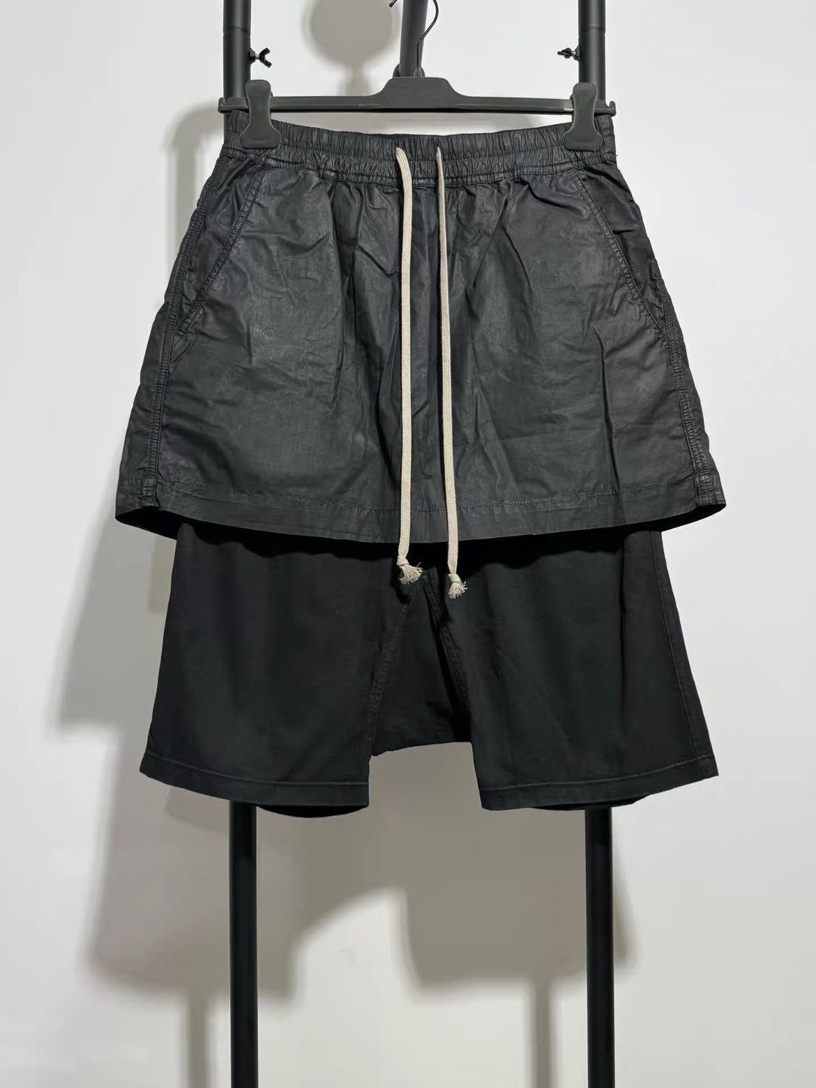 Rick Owens Rick Owens Waxed Double Layer Shorts Size US 30 / EU 46 - 1 Thumbnail