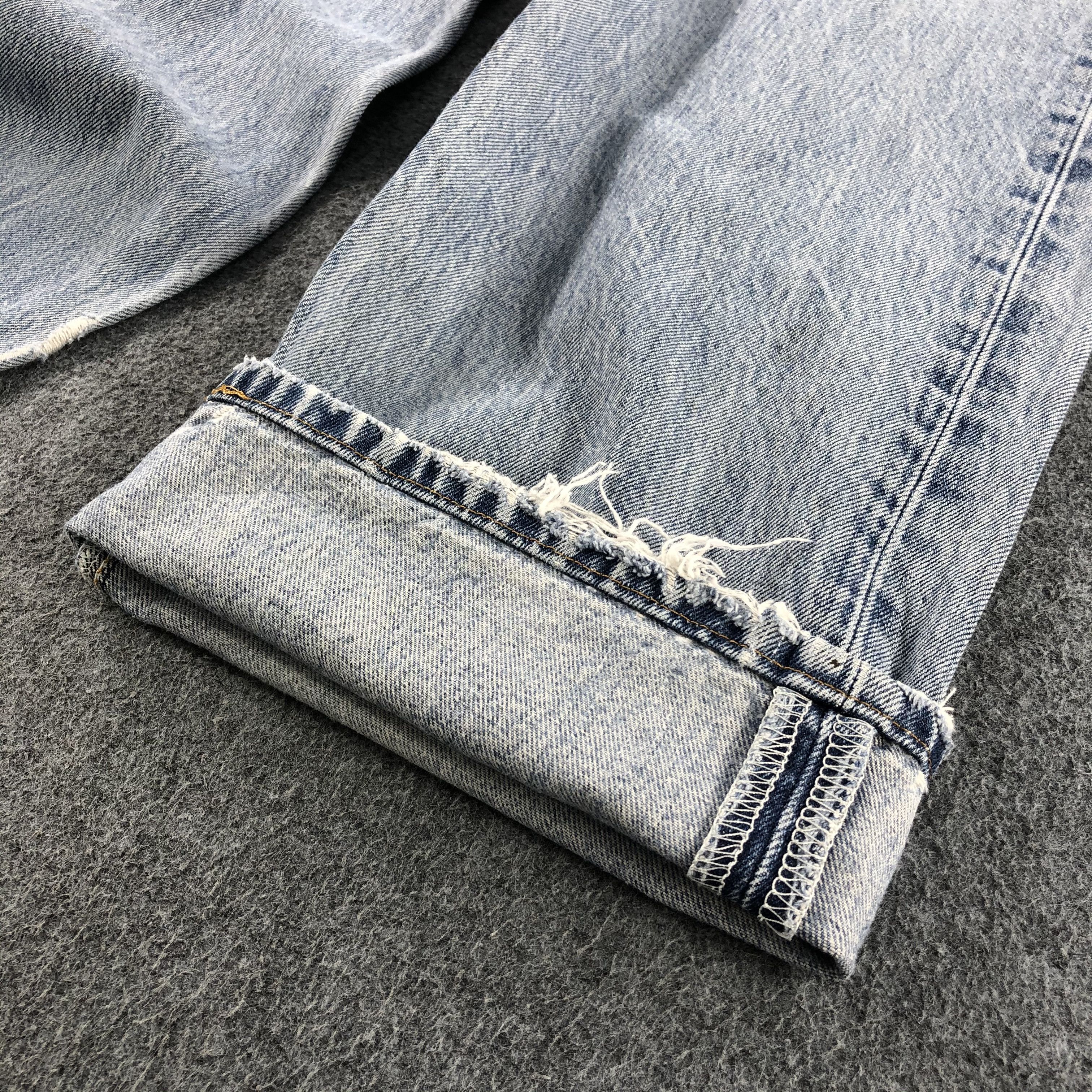 Levi's Vintage 90s Light Wash Levis 501 Distress Jeans-J1274 Size US 37 - 7 Thumbnail