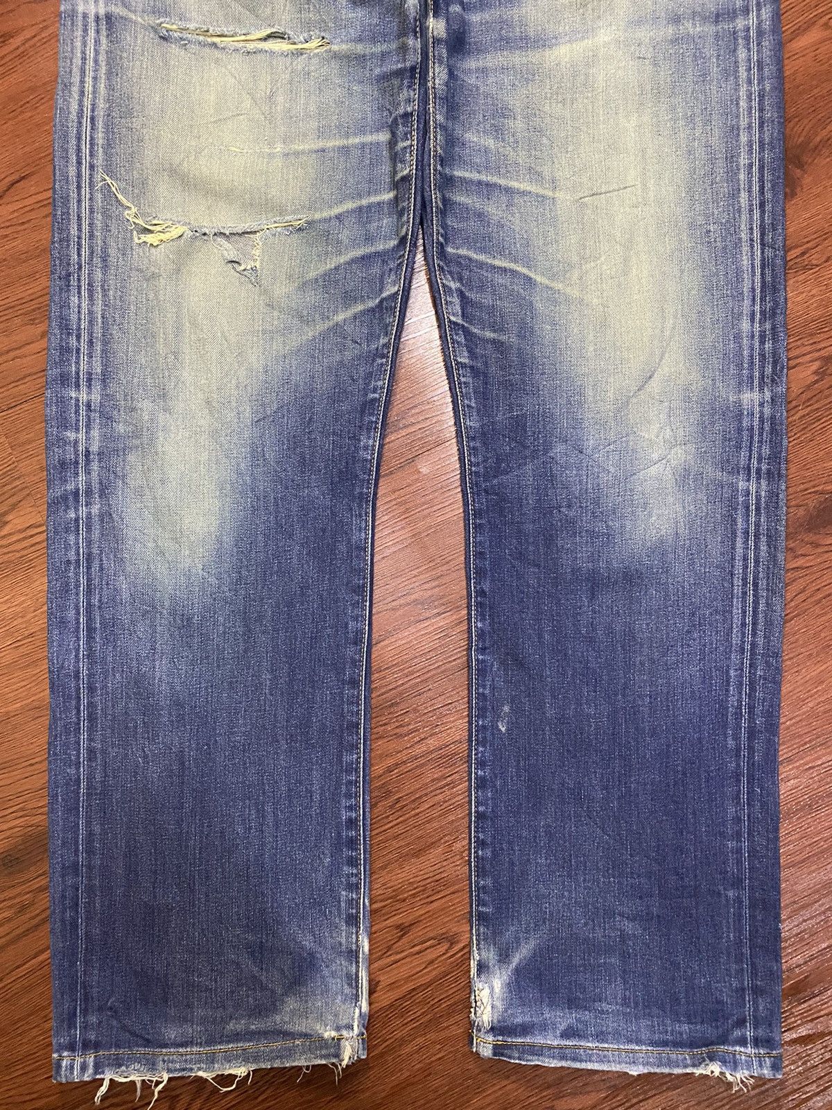 Japanese Brand Vintage Uniqlo UJ Faded Wash Distressed Loose Style Jeans Size US 36 / EU 52 - 5 Thumbnail