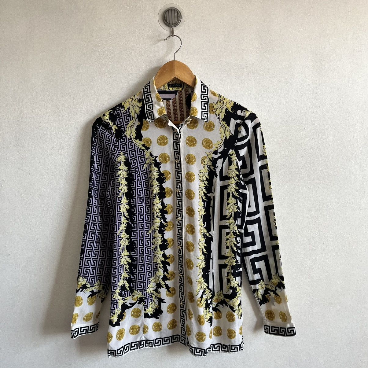 Versace VERSACE PRINTED SILK SHIRT Size XS / US 0-2 / IT 36-38 - 1 Thumbnail