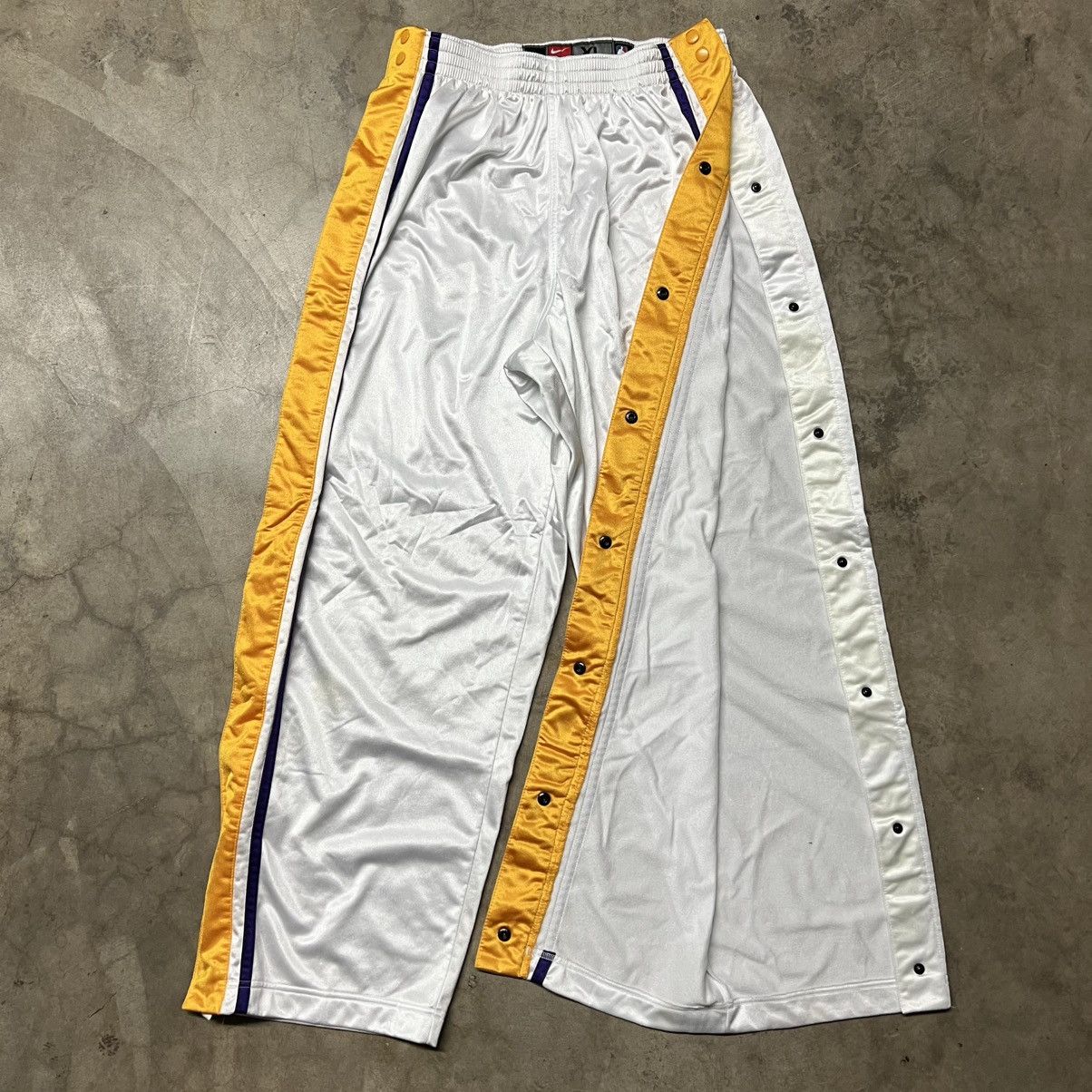 NBA × Nike × Vintage Vintage 2000’s NBA Los Angeles Lakers Warm-Up Track Pants Size US 36 / EU 52 - 2 Thumbnail