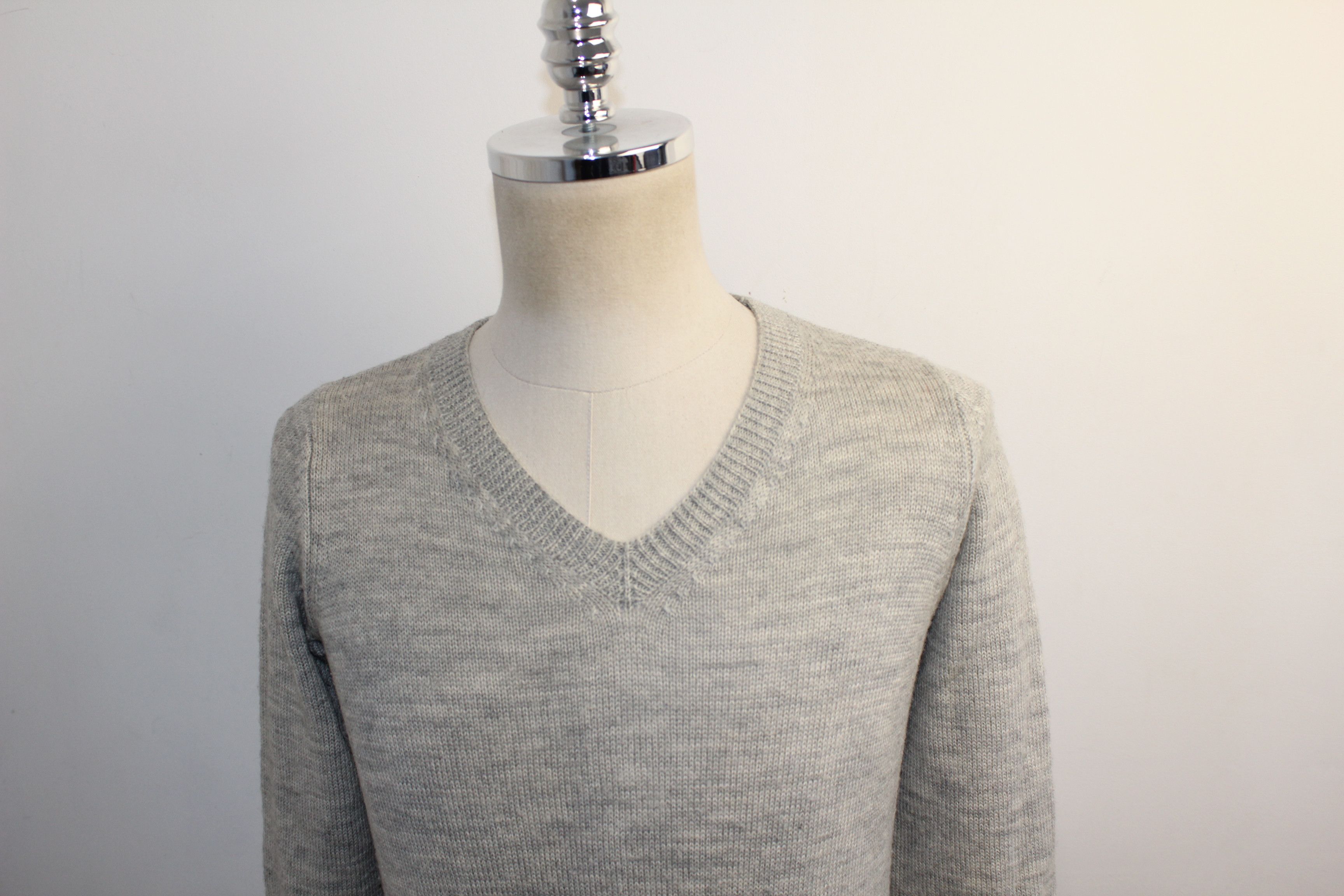 A.P.C. Women's A.P.C. V-neck Grey Wool Jumper Size S Size S / US 4 / IT 40 - 5 Thumbnail
