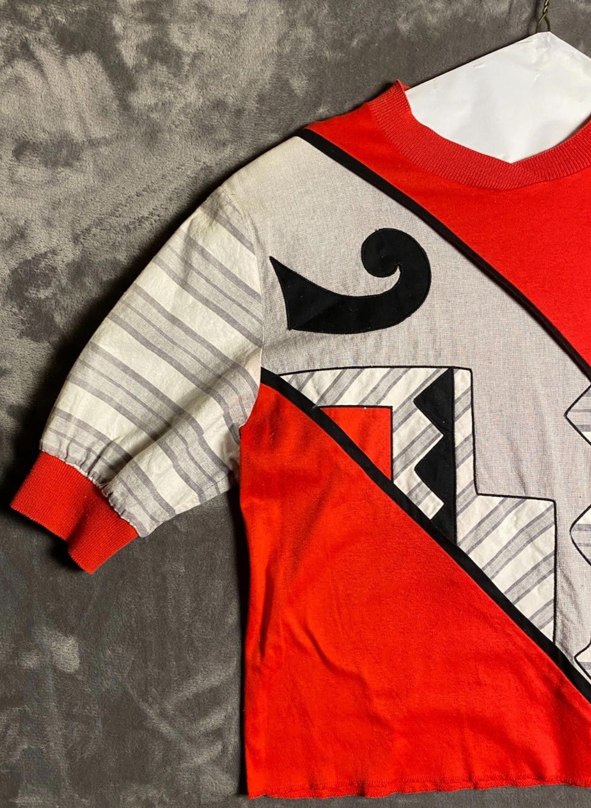 The Unbranded Brand 80s Women Red with Blk and Grey Abst Pattern Sweatshirt (B8) Size M / US 6-8 / IT 42-44 - 3 Thumbnail