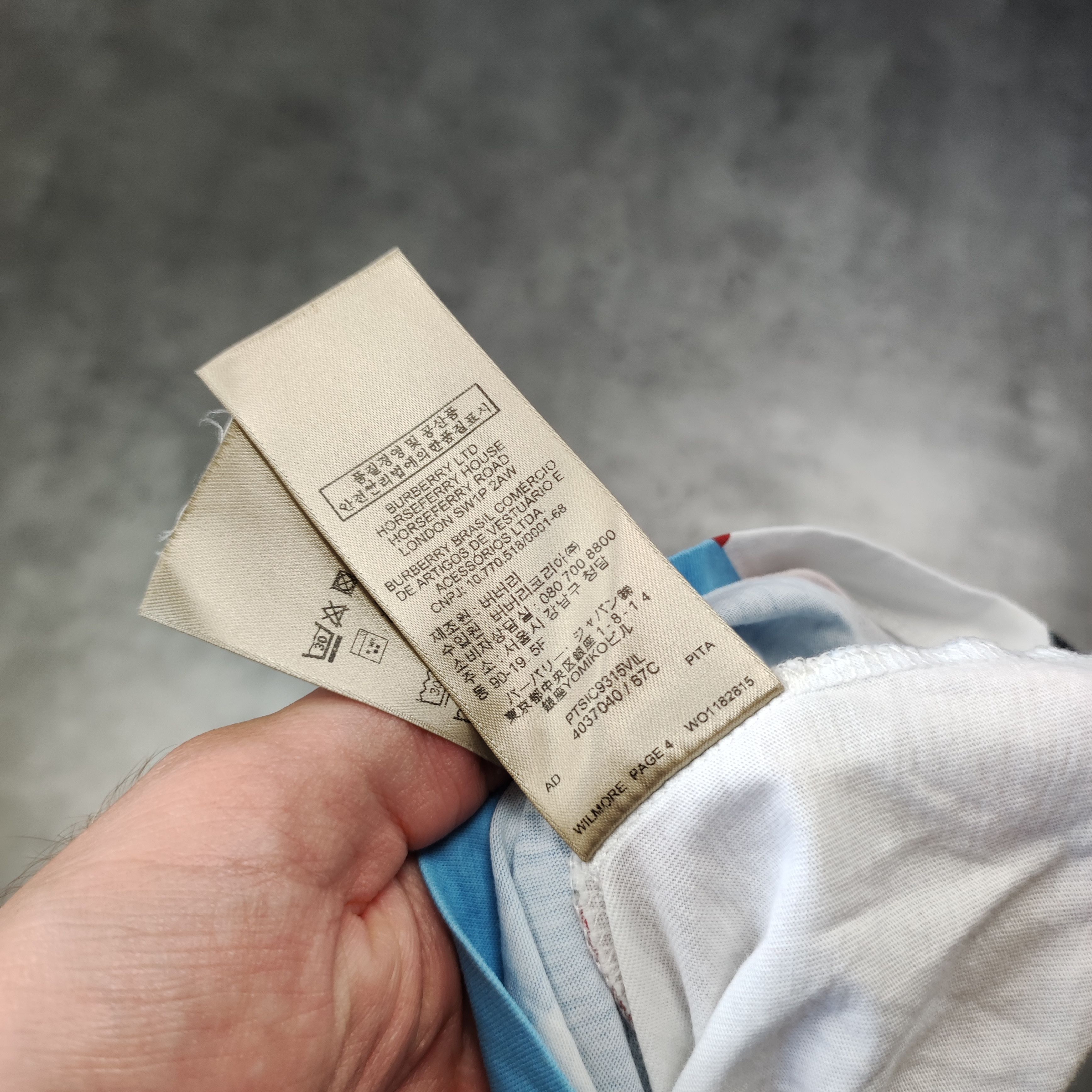 Burberry RARE Burberry London Blue Pattern White Logo Tshirt Size US XS / EU 42 / 0 - 9 Thumbnail