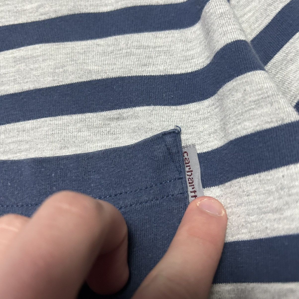 Carhartt Vintage Carhartt Wip Small logo y2k streetwear tee size S Size US S / EU 44-46 / 1 - 4 Thumbnail