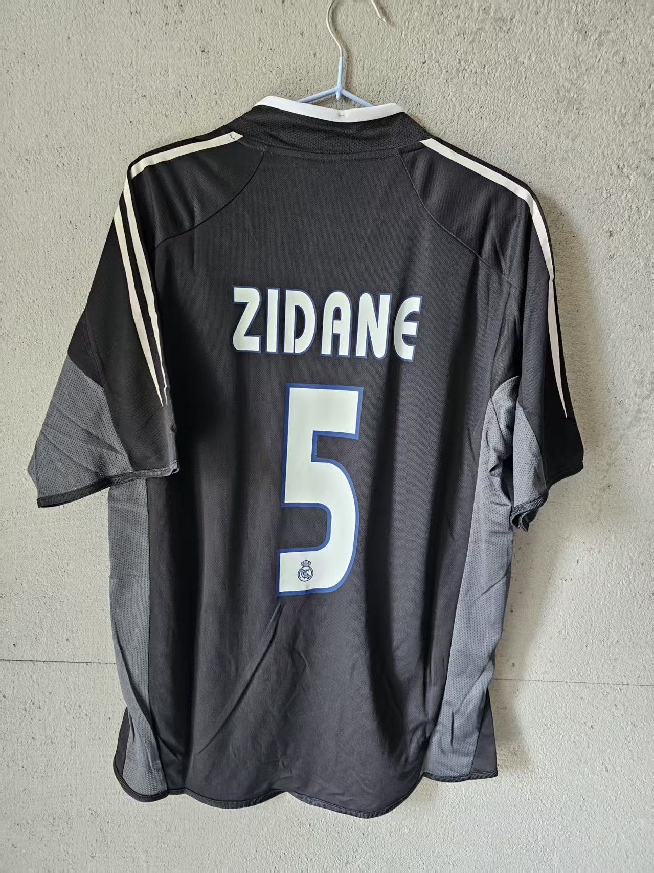 Other 2004 2005 Real Madrid #5 Zidane Jersey Size US L / EU 52-54 / 3 - 1 Thumbnail