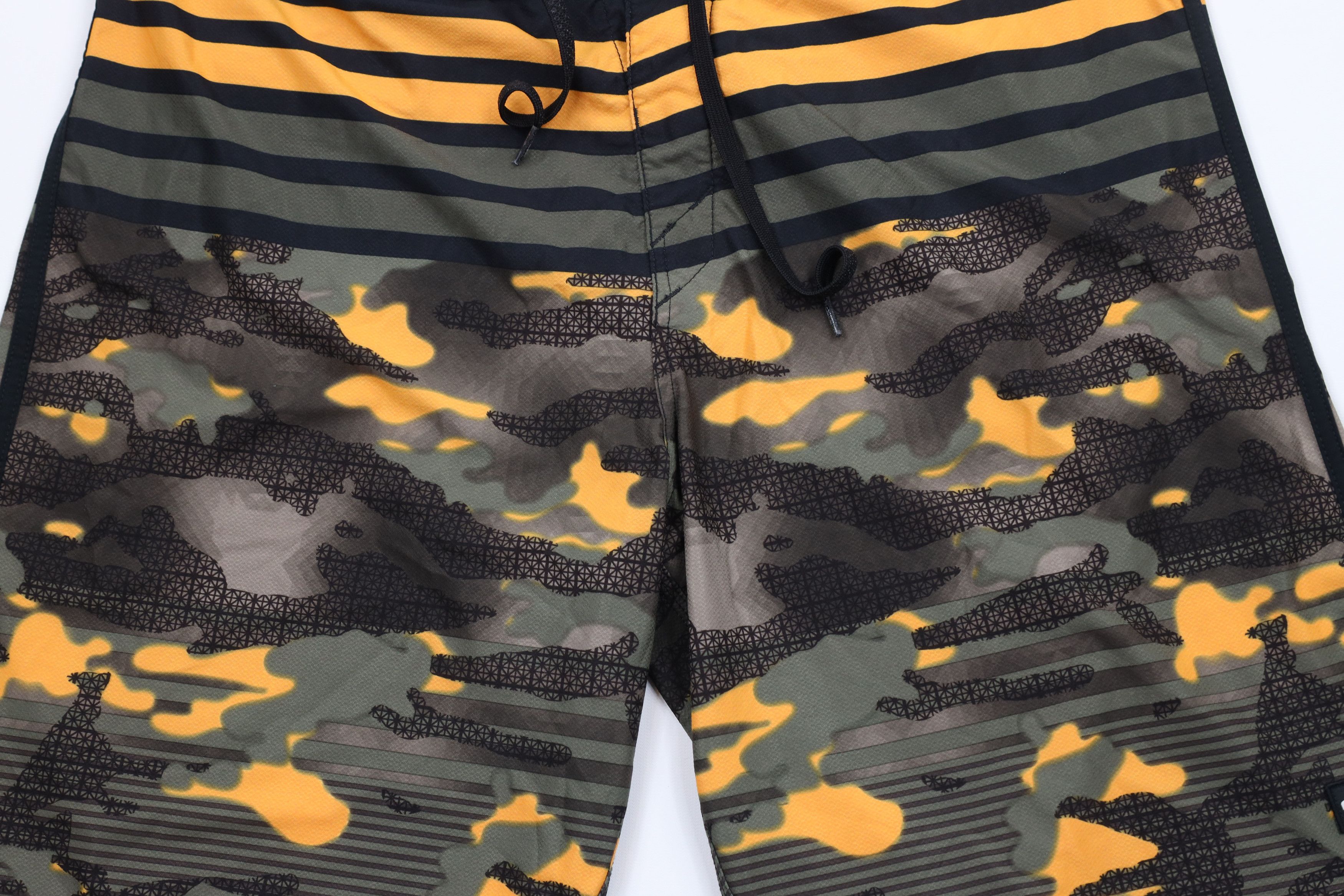 Oakley × Vintage Oakley Camouflage Stretch Hybrid Board Shorts Swimming Size US 38 / EU 54 - 3 Thumbnail