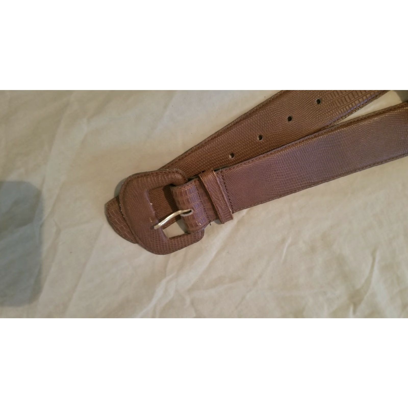 Ann Taylor Ann Taylor Women's Brown Leather Belt M User: Ann Taylor Women's Brown Leather Belt M Size ONE SIZE - 3 Thumbnail