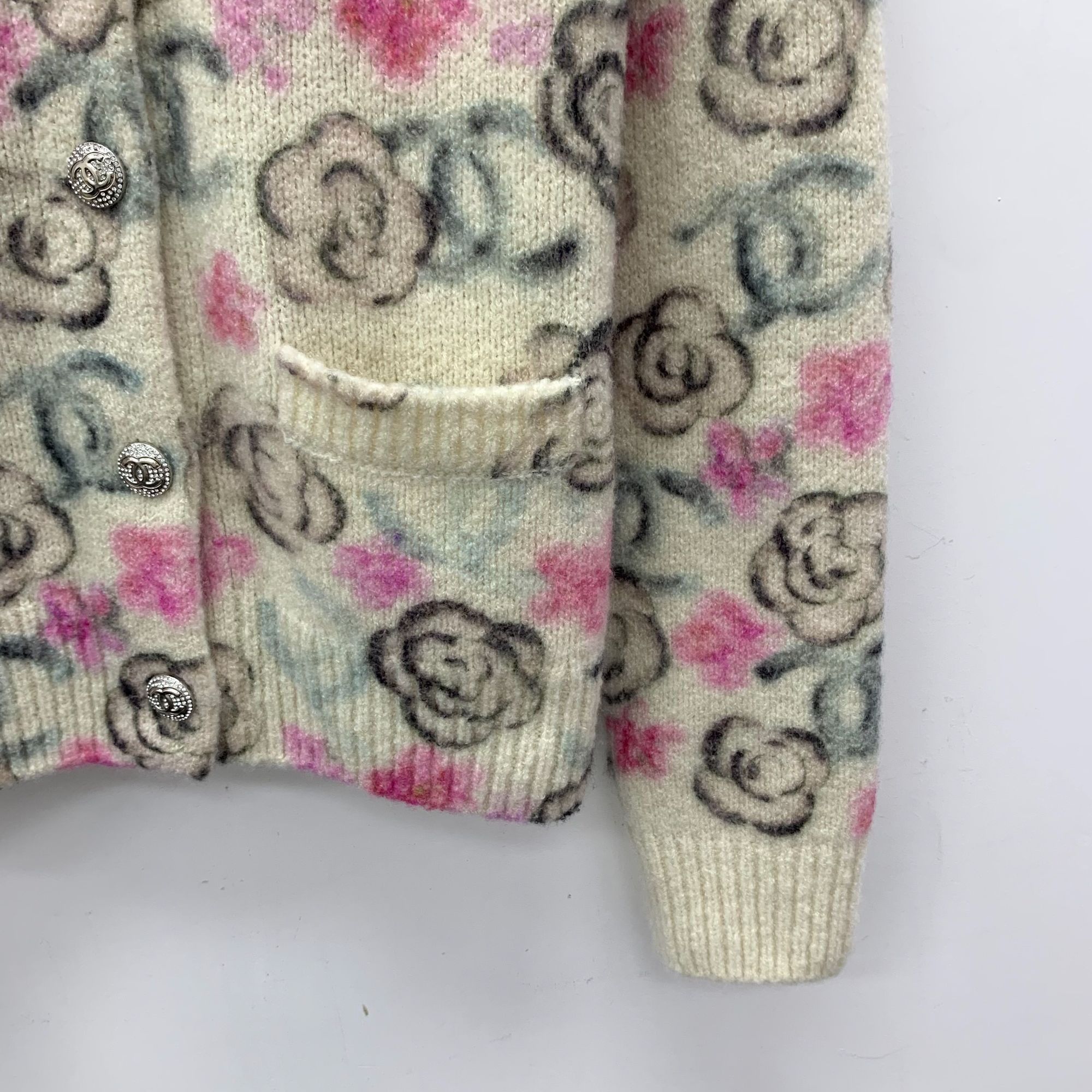Chanel Chanel Beige Camellia Print Cashmere-Silk Knit Cardigan Coat Size XS / US 0-2 / IT 36-38 - 6 Thumbnail