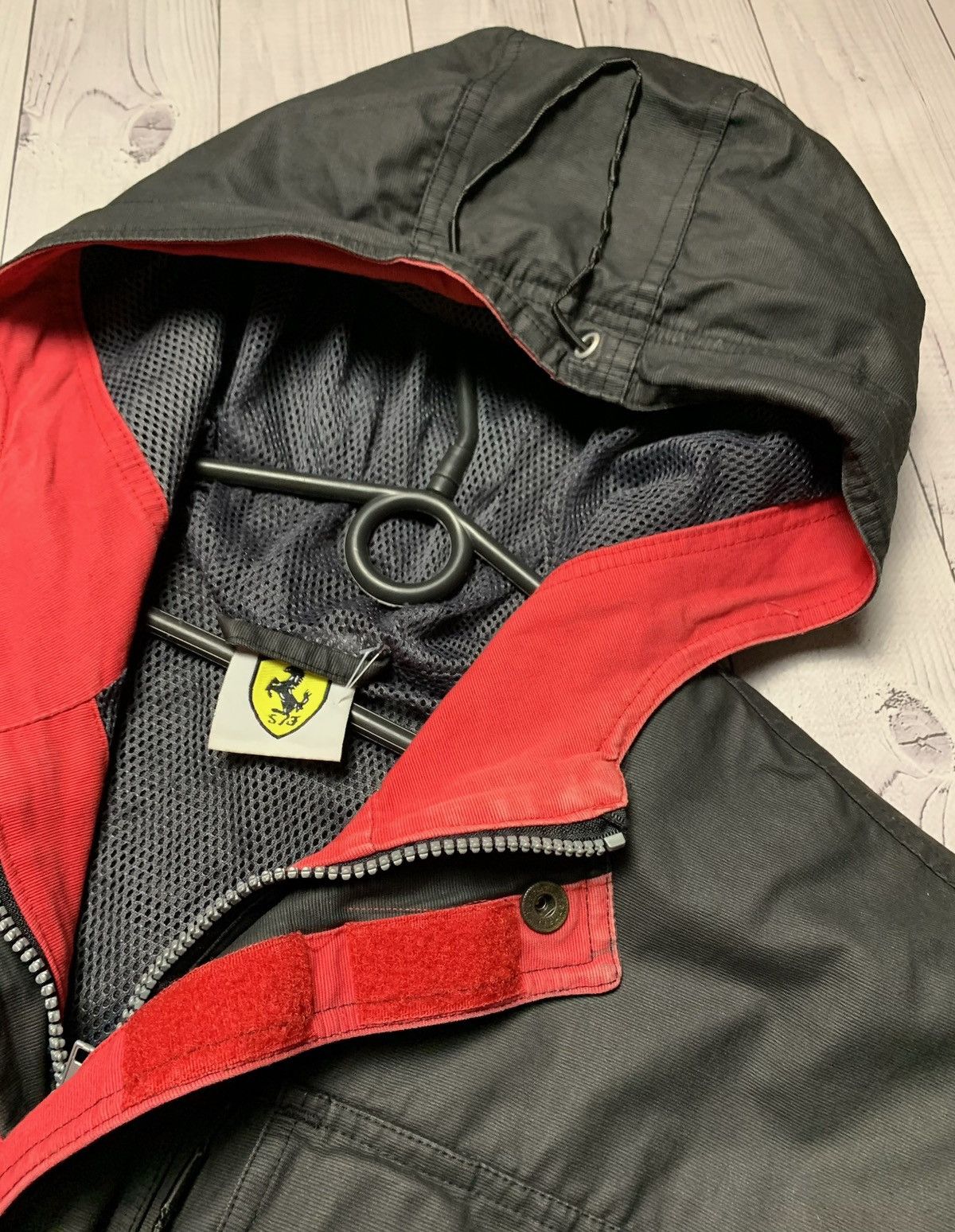 Ferrari × Vintage Vintage Ferrari anorak racing Jacket size L Size US L / EU 52-54 / 3 - 5 Thumbnail