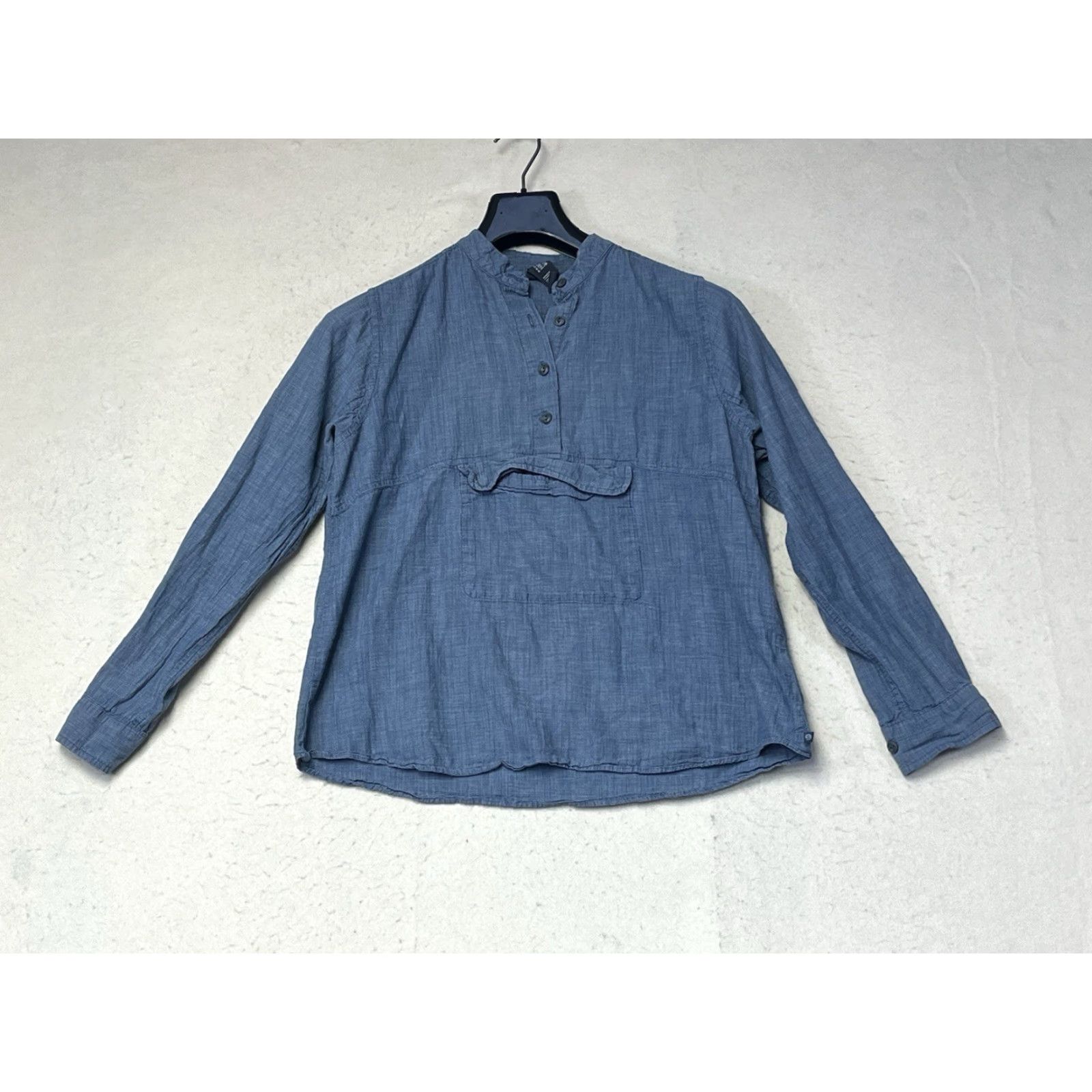 Mountain Hardwear Mountain Hardwear Shirt Womens Small Petite Blue Front Pocket Button-Up Casual Travel Size S / US 4 / IT 40 - 2 Thumbnail