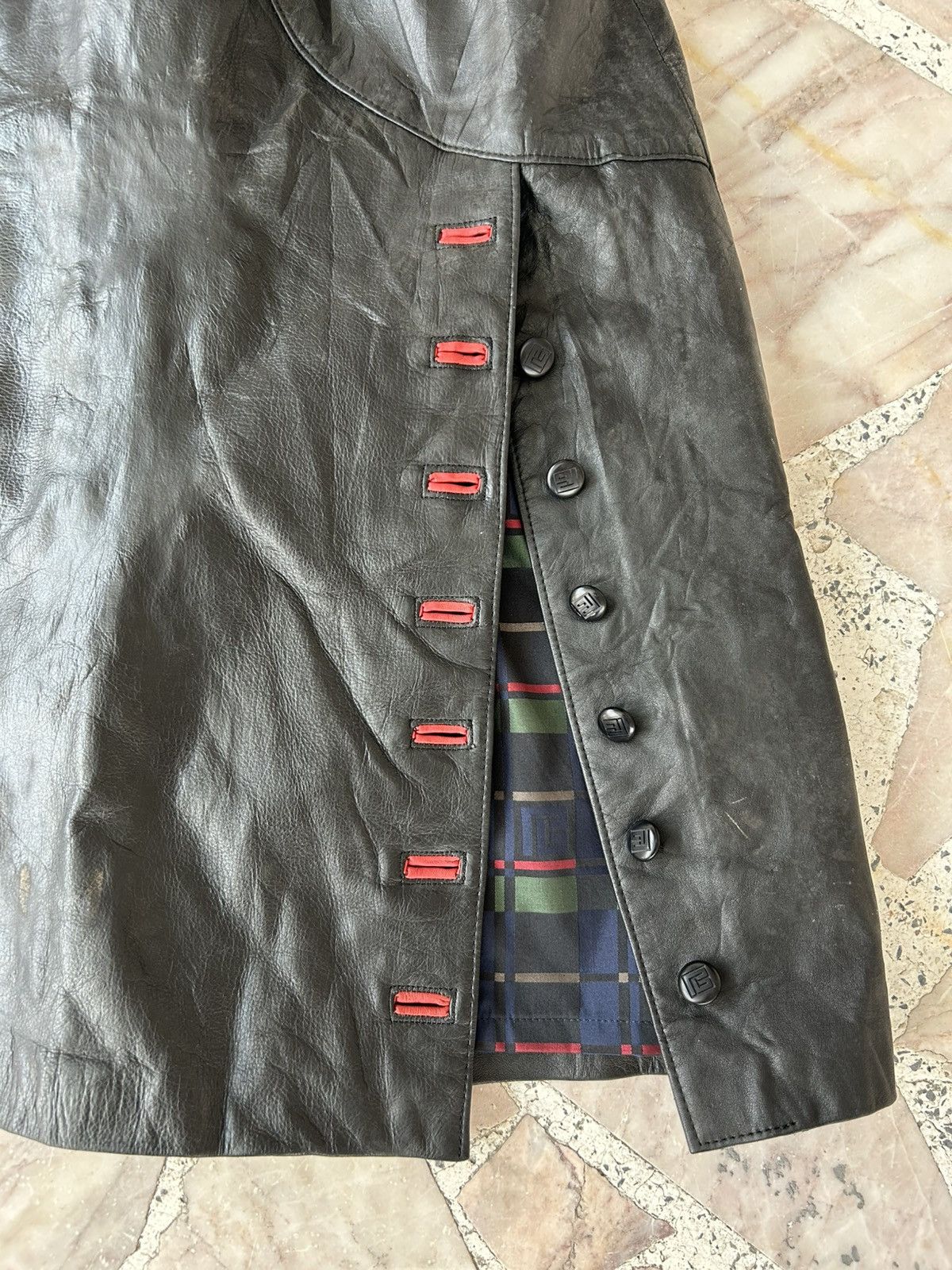 Pierre Balmain Pierre Balmain Vintage Leather Black Skirt Size 25" / US 0 / IT 36 - 6 Thumbnail