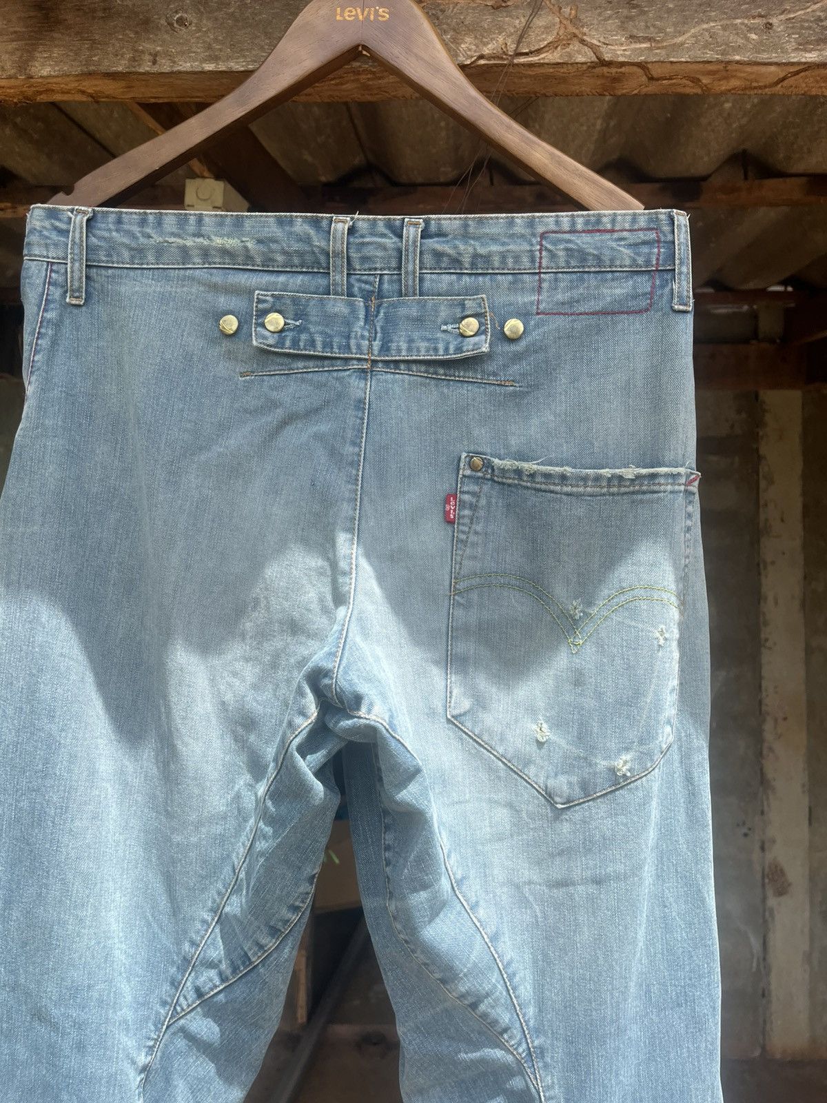 Levi's Faded Levi’s Engineered Back Strap Distressed Size US 36 / EU 52 - 2 Thumbnail