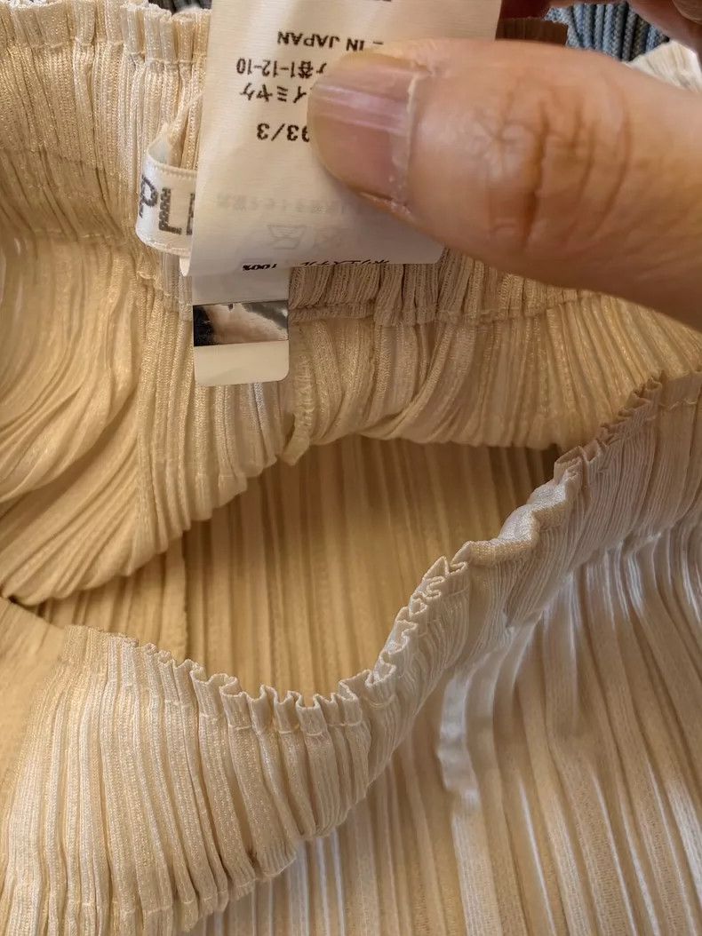 Issey Miyake Issey Miyake size:3 Beige pleated shorts Size 22" - 5 Thumbnail