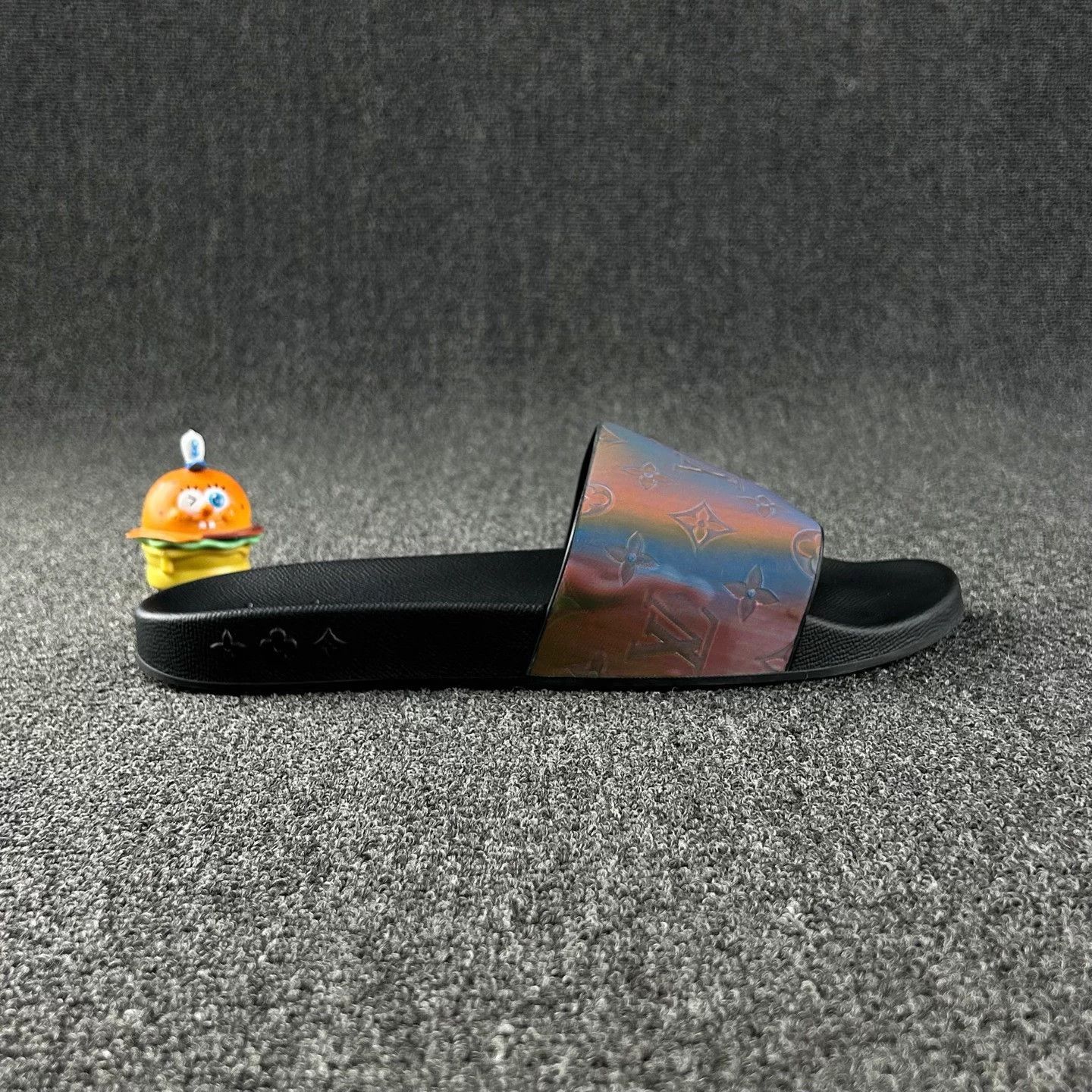 Louis Vuitton Louis Vuitton Rainbow Logo Slides Size 43 Size US 9 / EU 42 - 4 Thumbnail