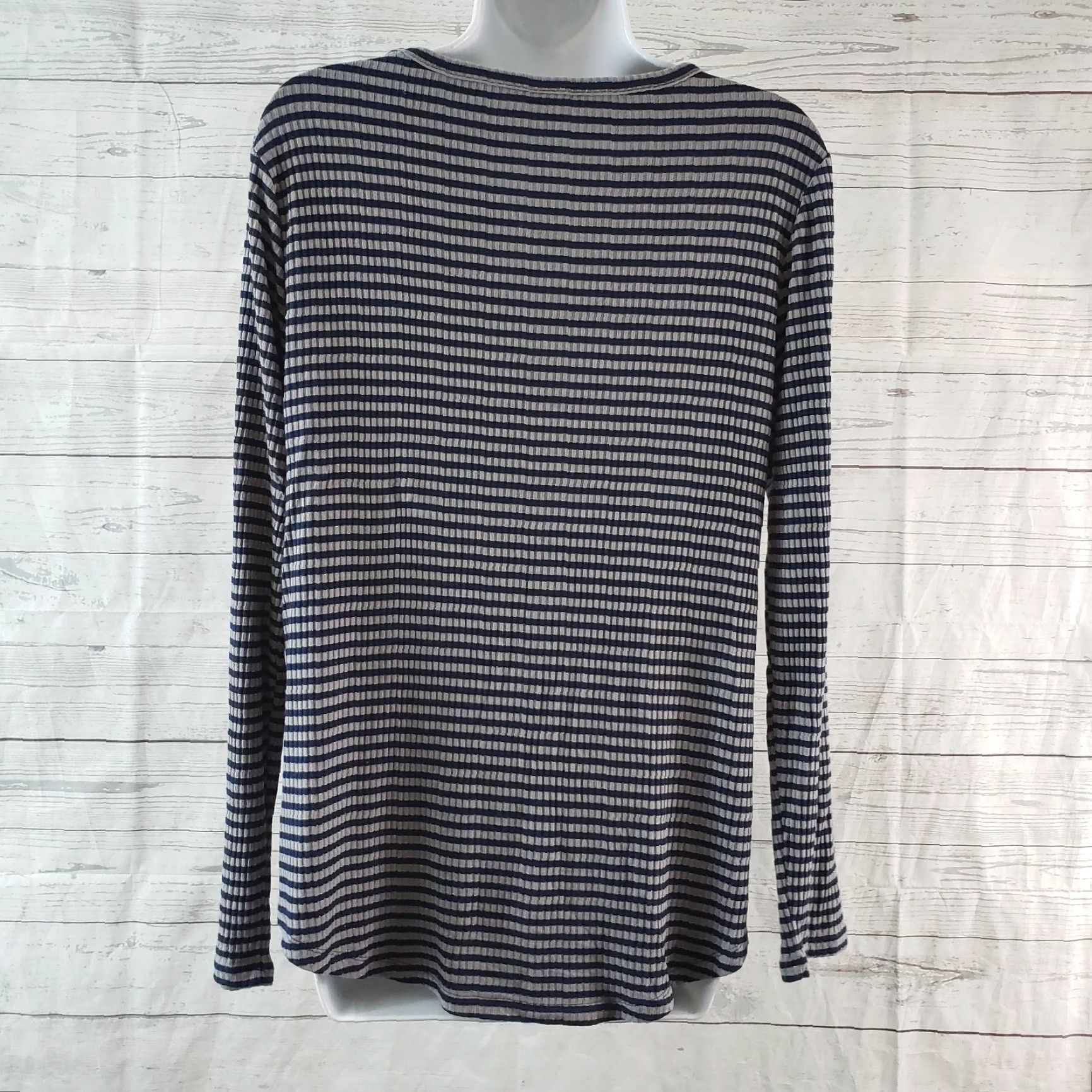 Old Navy Old Navy Womens Ribbed Top Sz Large Blue Gray Striped Long Sleeve Rayon Blend Shirt L Womens Blue Striped Long Sleeve Top Size L / US 10 / IT 46 - 4 Thumbnail