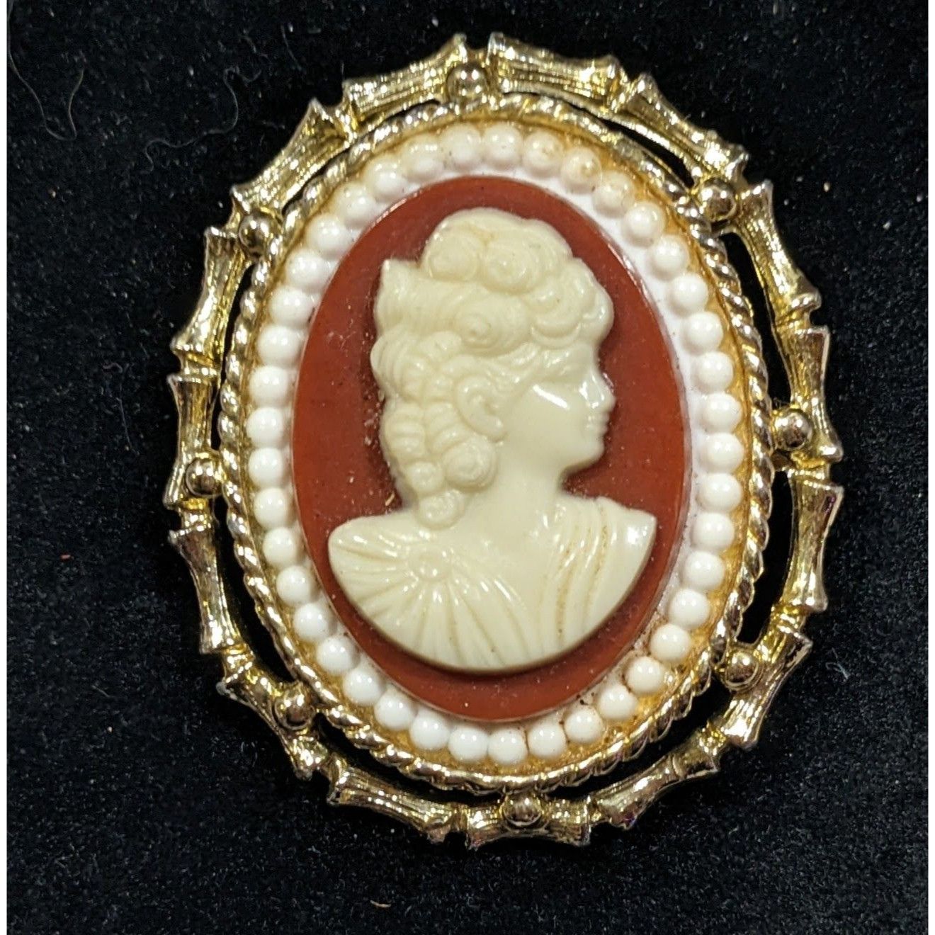 Other 1950s Vintage Gold Tone Cameo Brooch/Pendant Size ONE SIZE - 3 Thumbnail