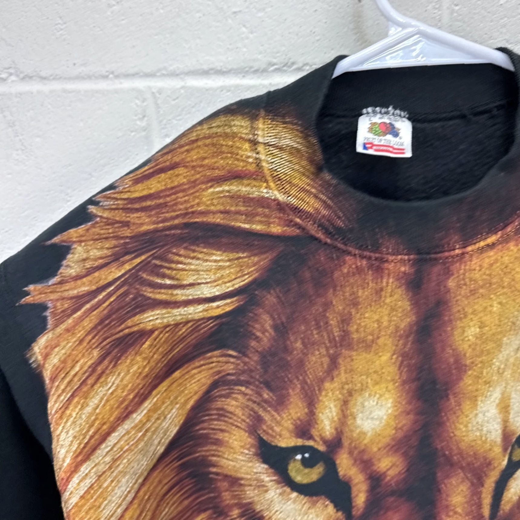 Fruit Of The Loom VINTAGE Fruit of the Loom Sweatshirt Lion Big Print Mens Pullover Crew Neck Black Cotton Blend 90s Nature Animals Size US L / EU 52-54 / 3 - 5 Thumbnail