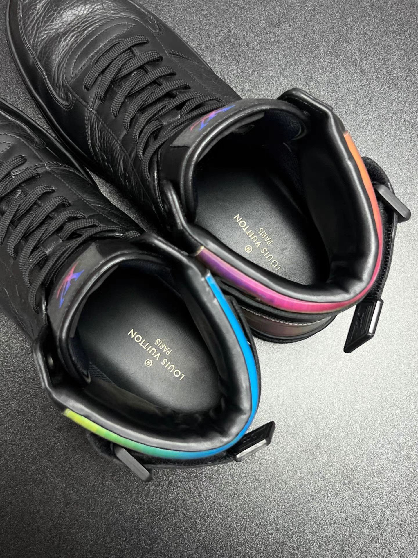 Louis Vuitton LV RIVOLI Monogram Embossed High-Top Sneakers K15 Size US 9 / EU 42 - 4 Thumbnail