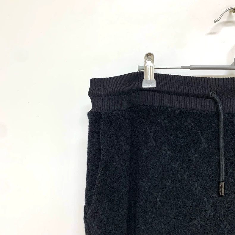 Louis Vuitton Louis Vuitton size l Black towel shorts with full logo shor Size US 28 / EU 44 - 5 Thumbnail