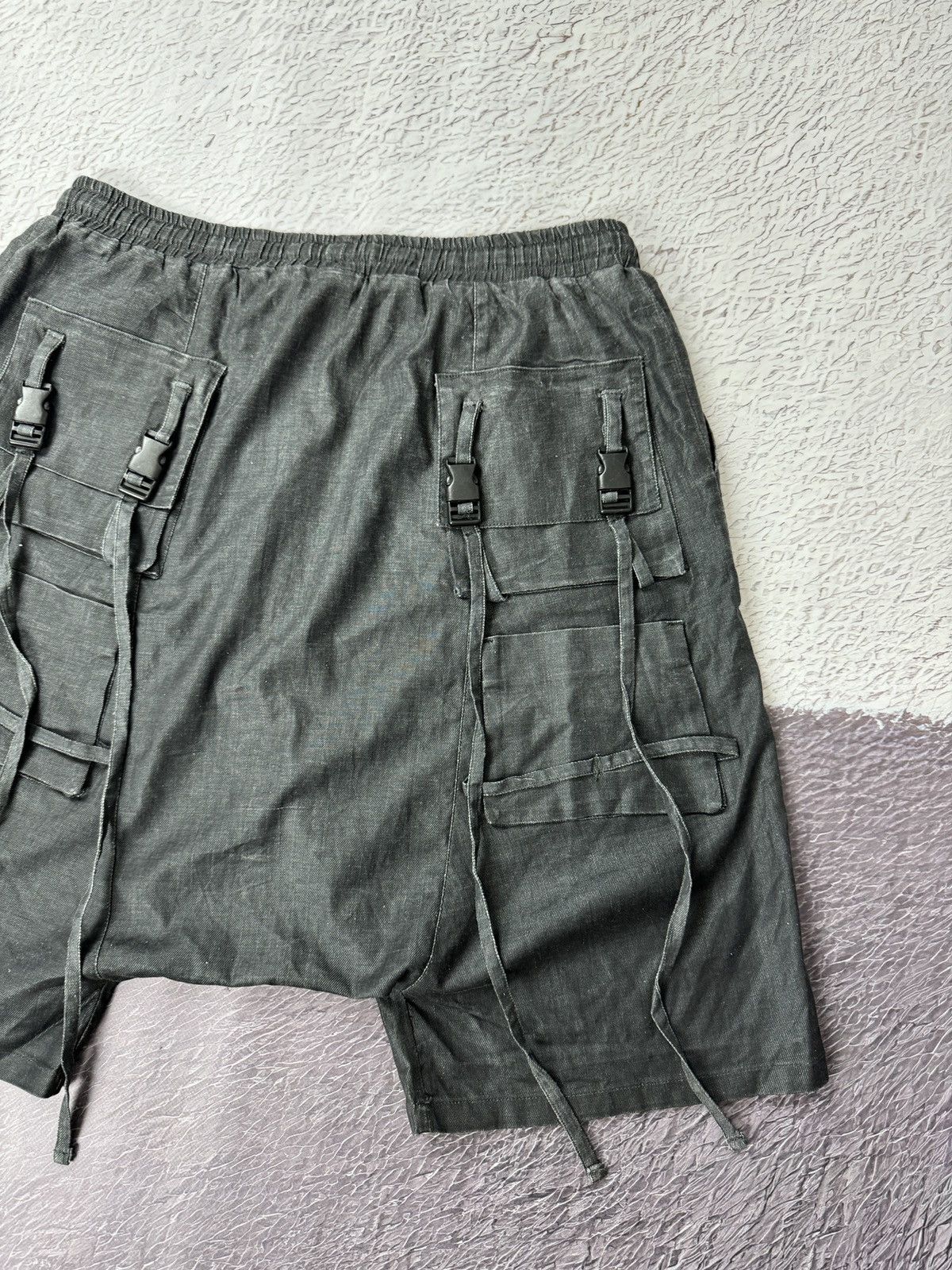 Genius Pieces Genius Avant Garde bondage multipocket Japanese linen shorts Size US 36 / EU 52 - 11 Thumbnail