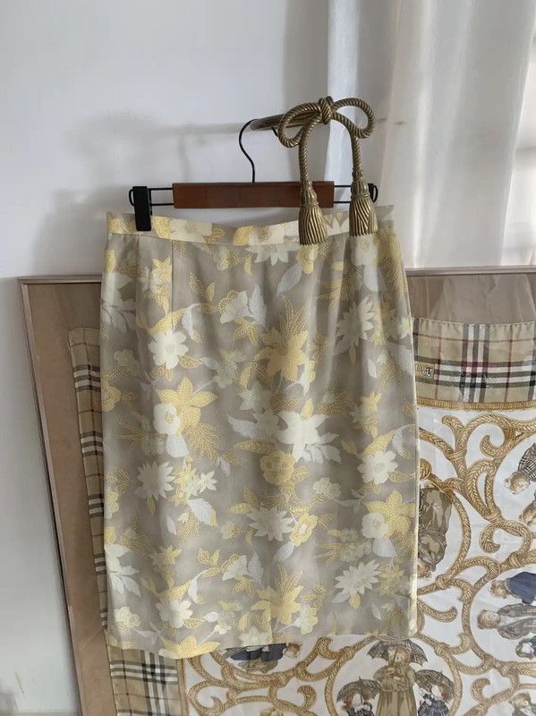 Burberry Burberry Beige Floral Women’s Skirt Size 23" - 1 Thumbnail