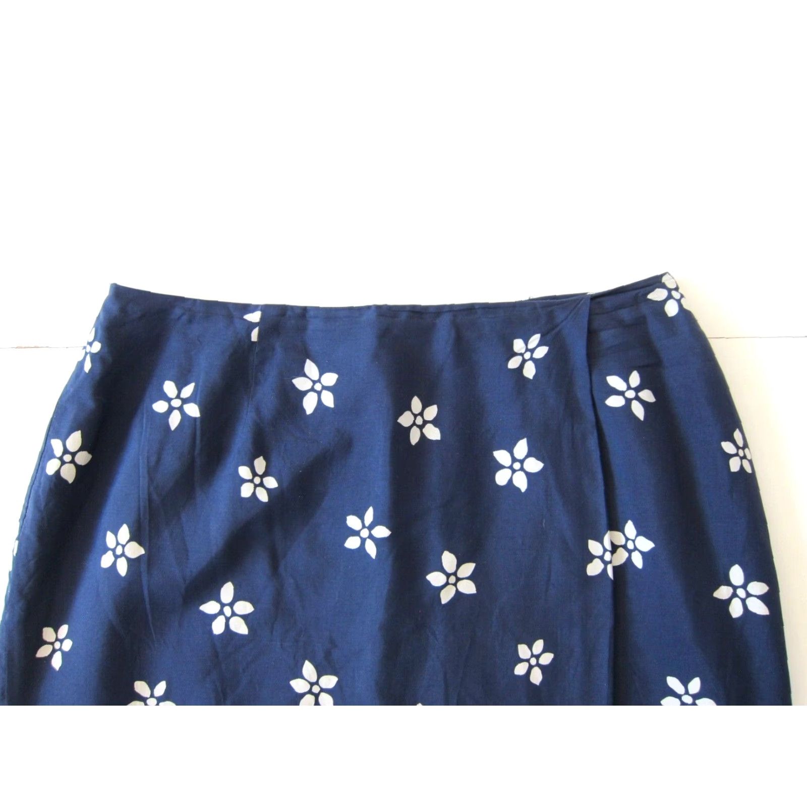 Vintage Amanda Smith 100% Silk Navy Blue White Floral Zip Wrap Skirt Women Size 14 Size 36" / US 14 / IT 50 - 3 Thumbnail