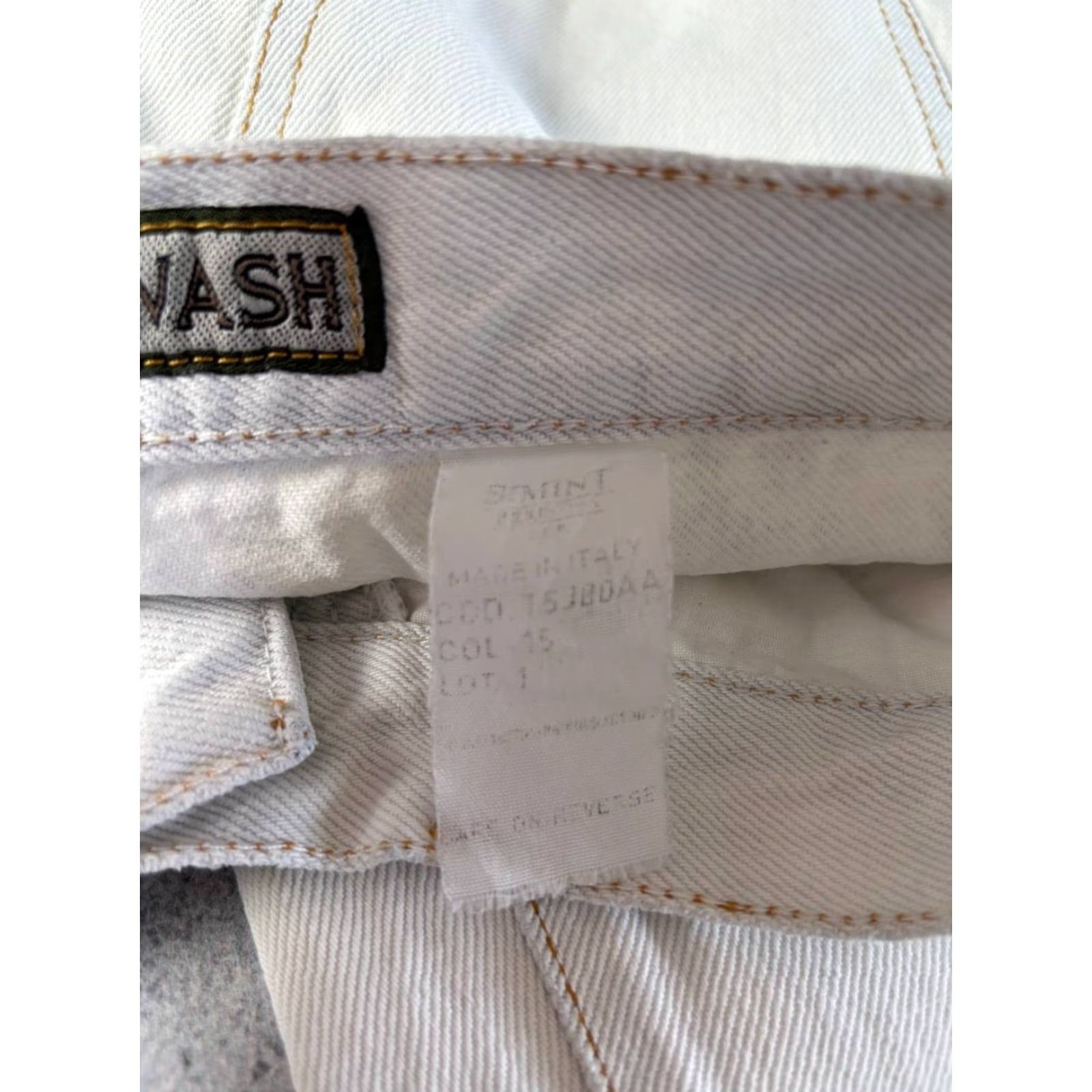 Vintage Armani Jeans Mens Jeans White Denim Straight Leg Button 32 Regular Waist 5-Pocket Cotton Denim jeans Mens Regular 32 White Size US 32 / EU 48 - 5 Thumbnail