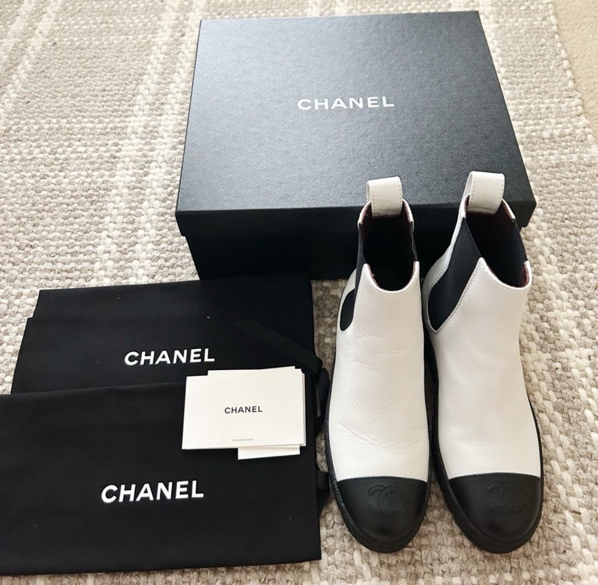 Chanel Chanel CC Turnlock White Leather Boots Size US 6 / IT 36 - 3 Thumbnail