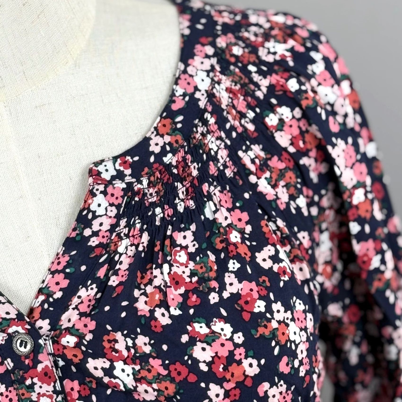 Pinko VINTAGE Westport Women Blouse Navy Pink Floral Smocked Tie Cuff Rayon EUC Size S / US 4 / IT 40 - 4 Thumbnail