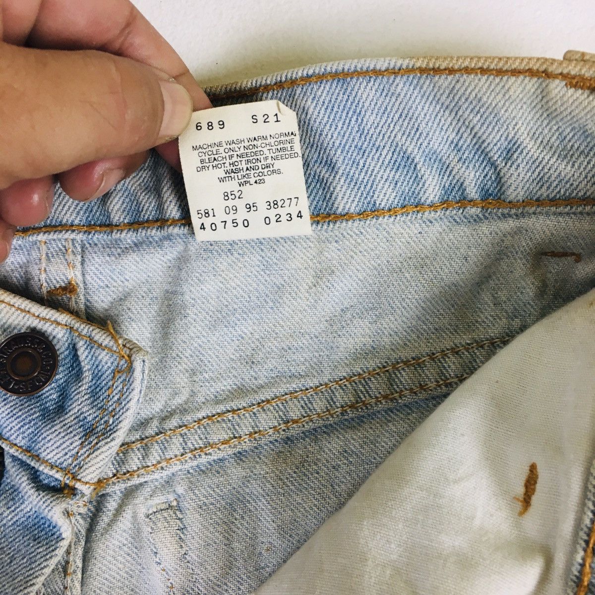 Levi's Vtg 90s Levi’s 550 Orange Tab Relaxed Fit Student Size US 29 - 12 Thumbnail