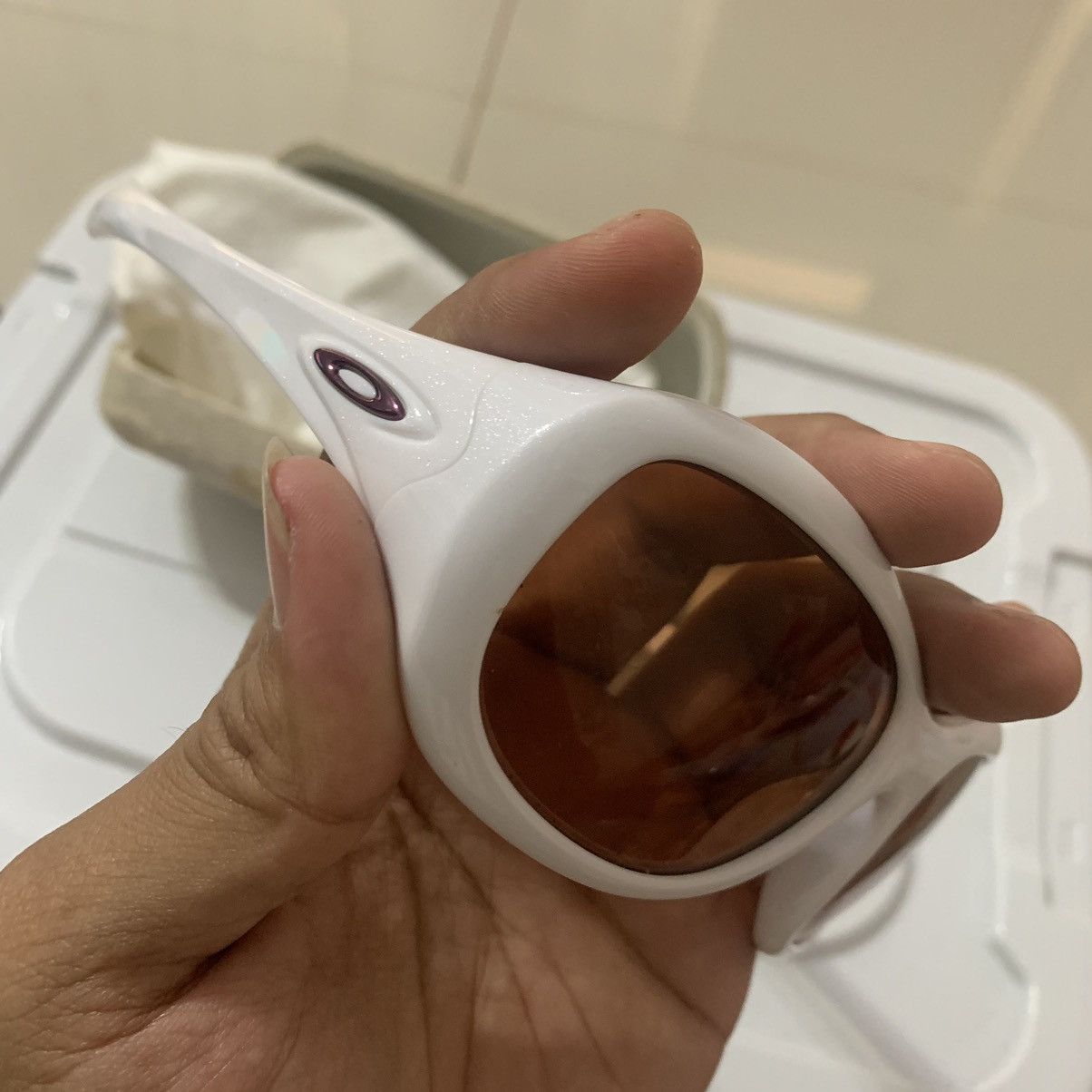 Oakley Rare Oakley Eternal White Pearl Sunglasses Size ONE SIZE - 3 Thumbnail