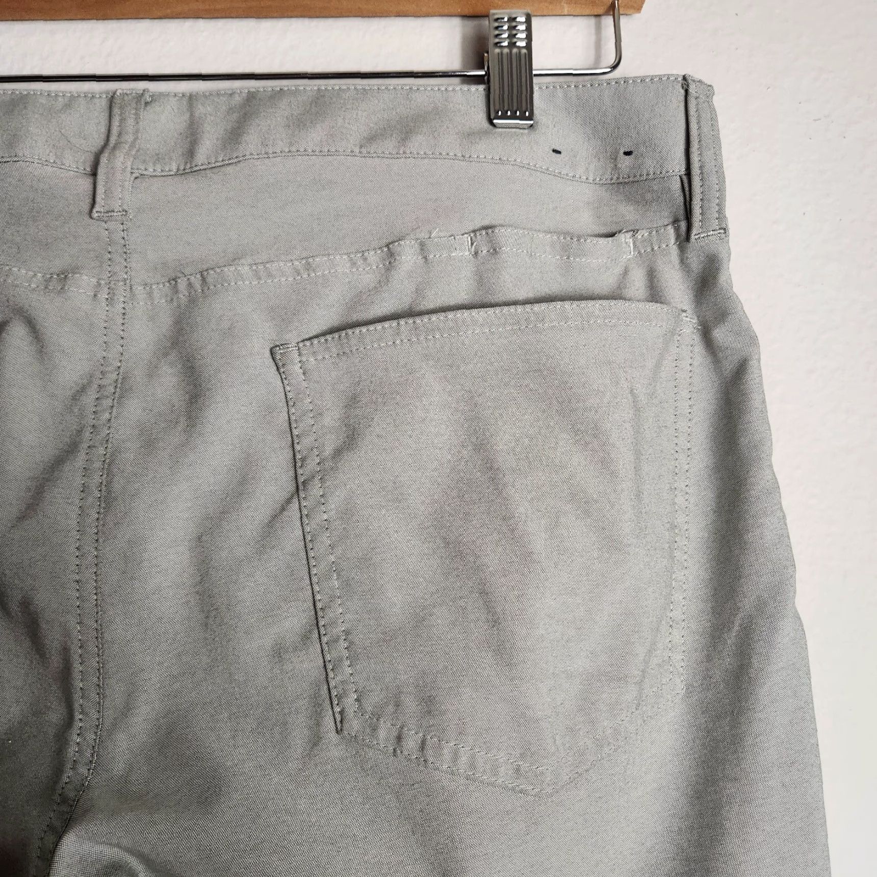 Bonobos VINTAGE Bonobos Mens Lightweight Slim 5-Pocket Golf Pants in Heather Green-Size 33/32 Size US 33 - 7 Thumbnail