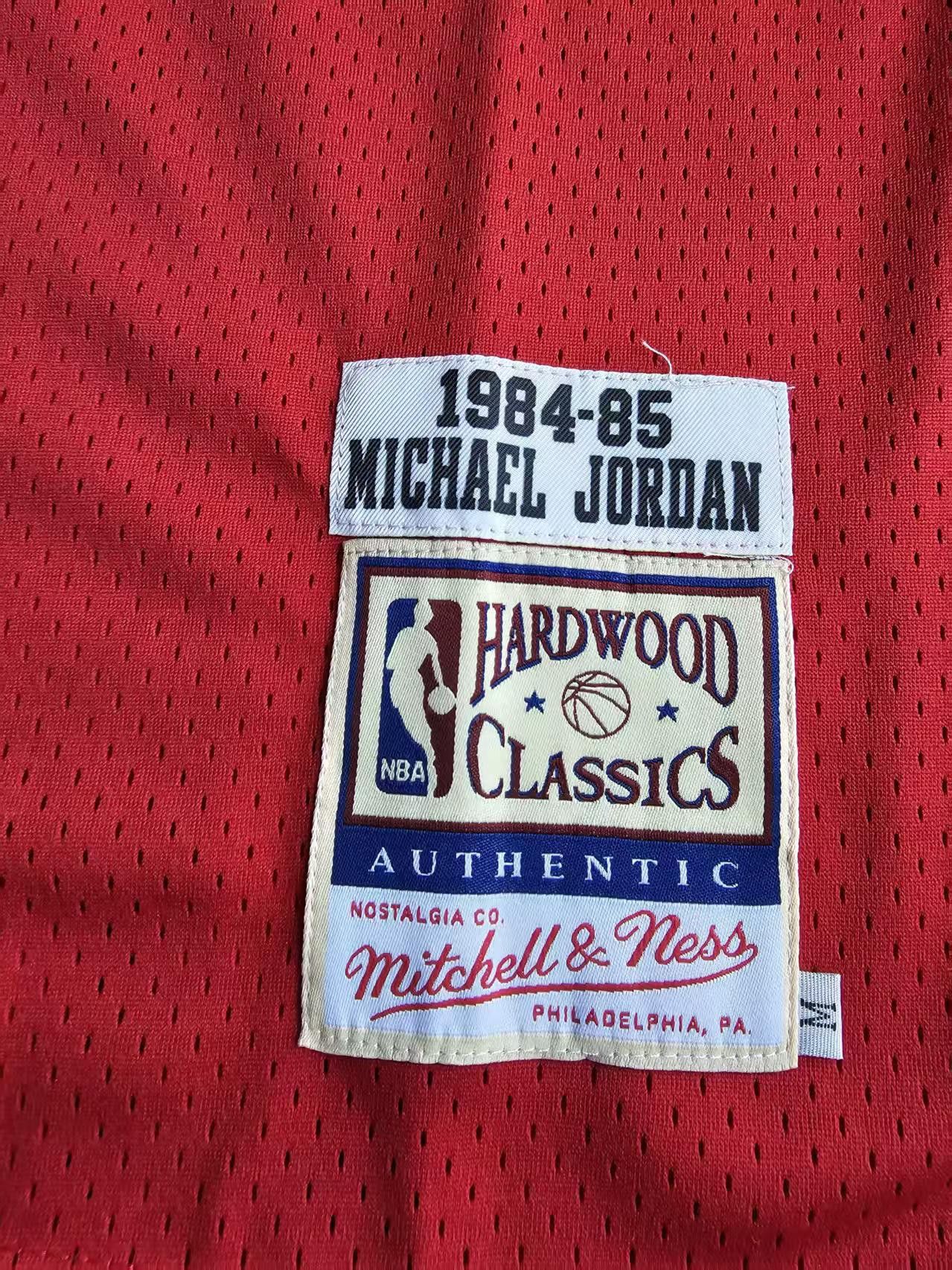 NBA 1984 85 Chicago Bulls 23 Michael Jordan Jersey Size US M / EU 48-50 / 2 - 4 Thumbnail