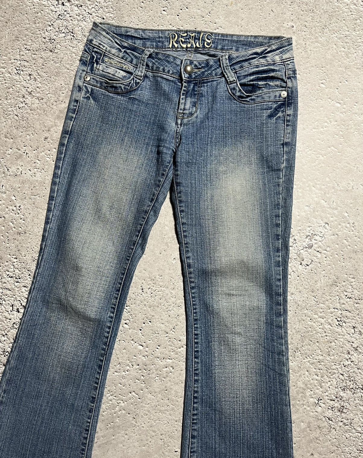 Vintage Y2K Flared Jeans Pants with Rhinestone Embroidered Back Size 30" / US 8 / IT 44 - 9 Thumbnail