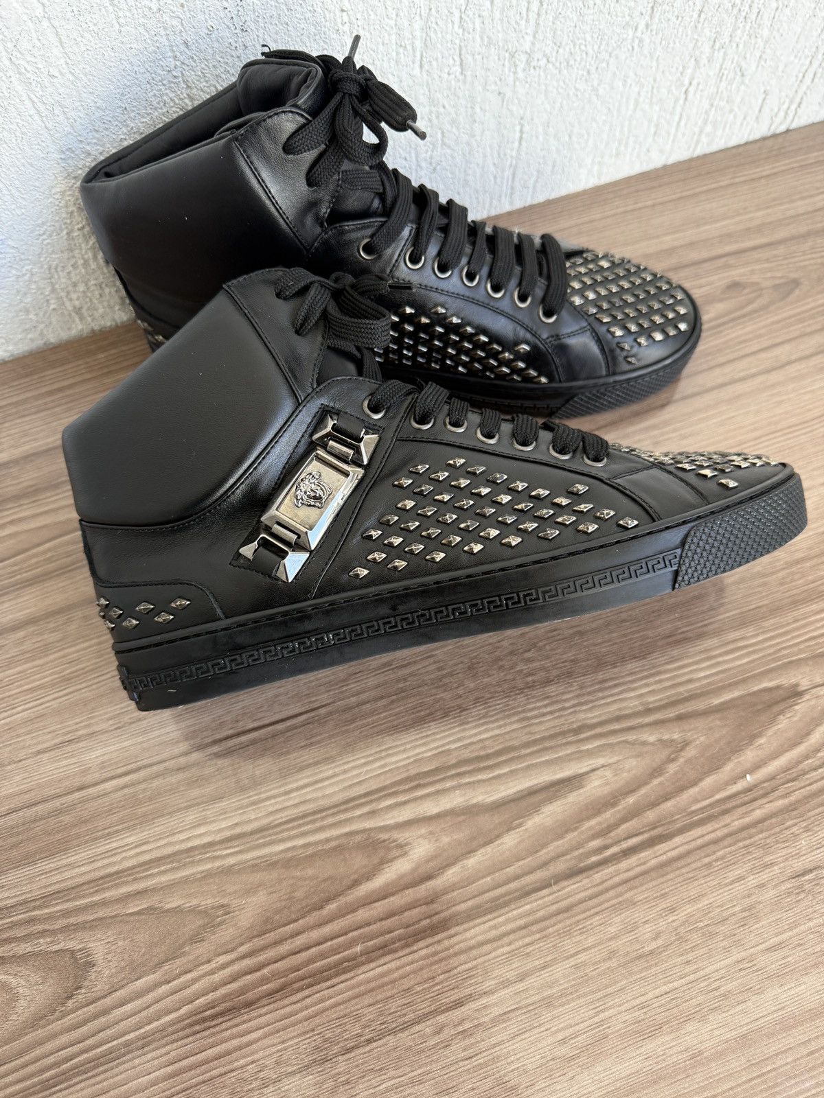 Versace Studded medusa trainers🔥🔥like tyson,🕷️ Size US 7.5 / EU 40-41 - 1 Thumbnail