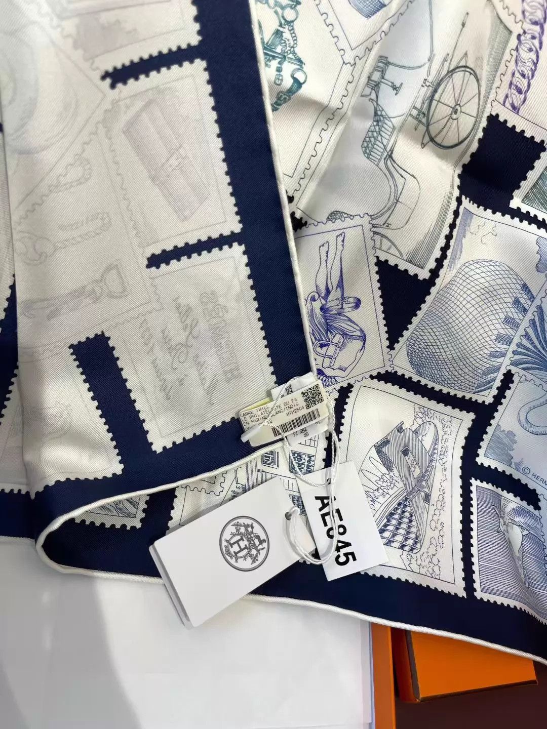 Hermes Hermes Fubao Collector 90x90 Scarf New w/ Box AE845 Size ONE SIZE - 7 Thumbnail