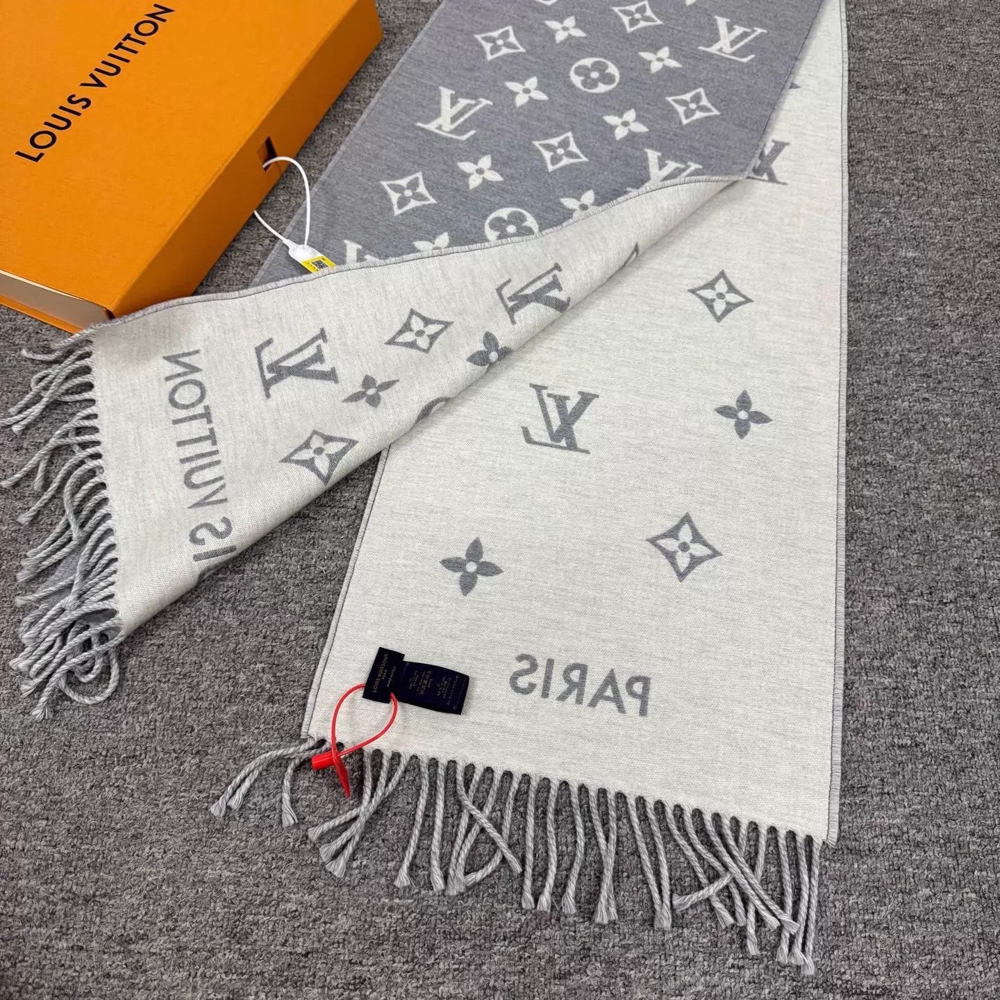 Louis Vuitton LV Gray Tassel Monogram Reversible Wool Scarf Size ONE SIZE - 3 Thumbnail