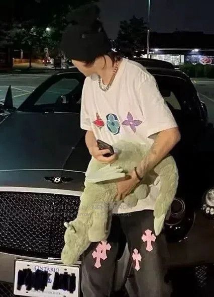 Louis Vuitton Louis Vuitton White Three-Flower T-shirt. Size US XL / EU 56 / 4 - 5 Thumbnail