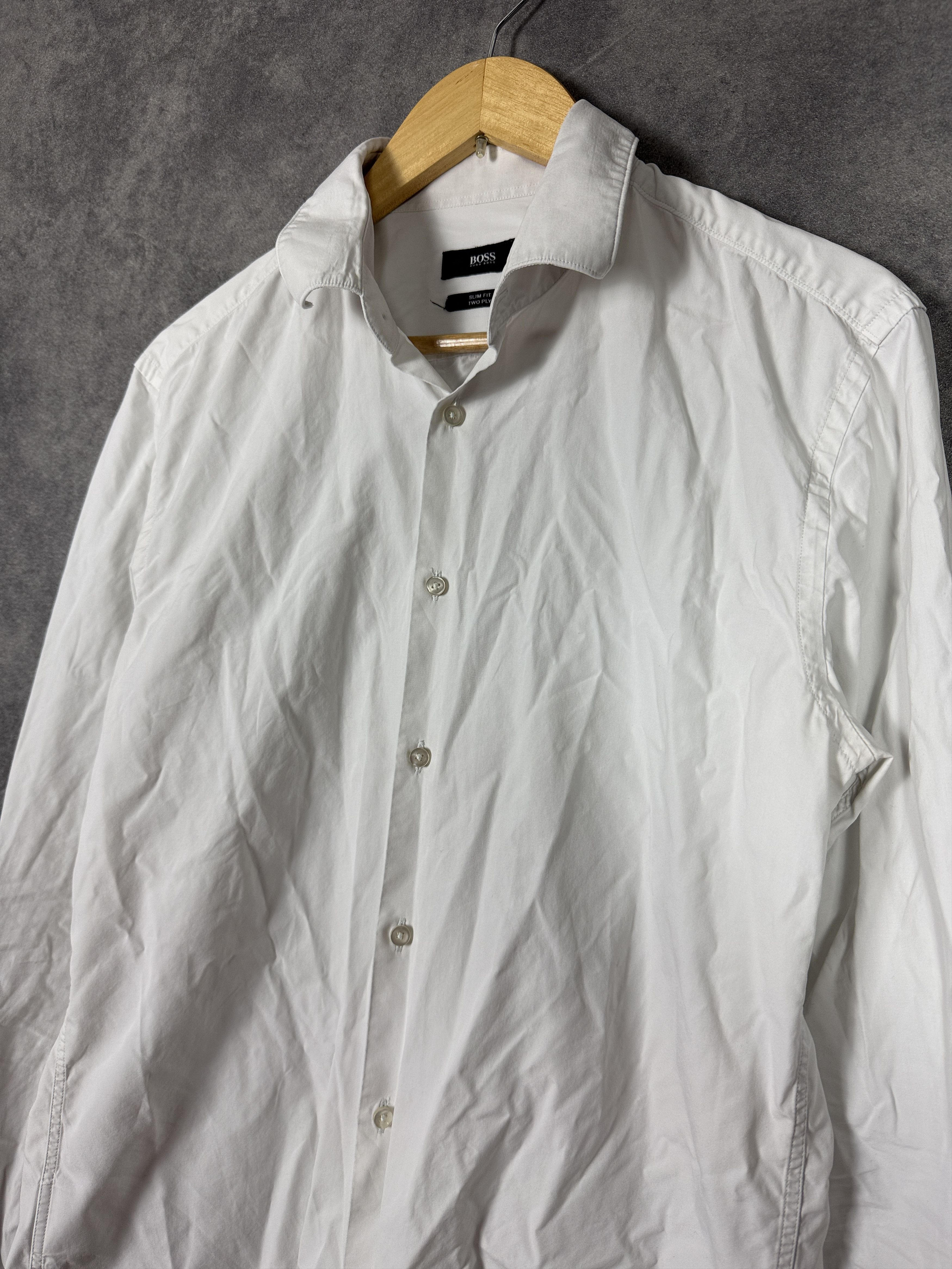 Hugo Boss Classic Hugo Boss white cotton shirt slim fit made in Italy Size US L / EU 52-54 / 3 - 2 Thumbnail