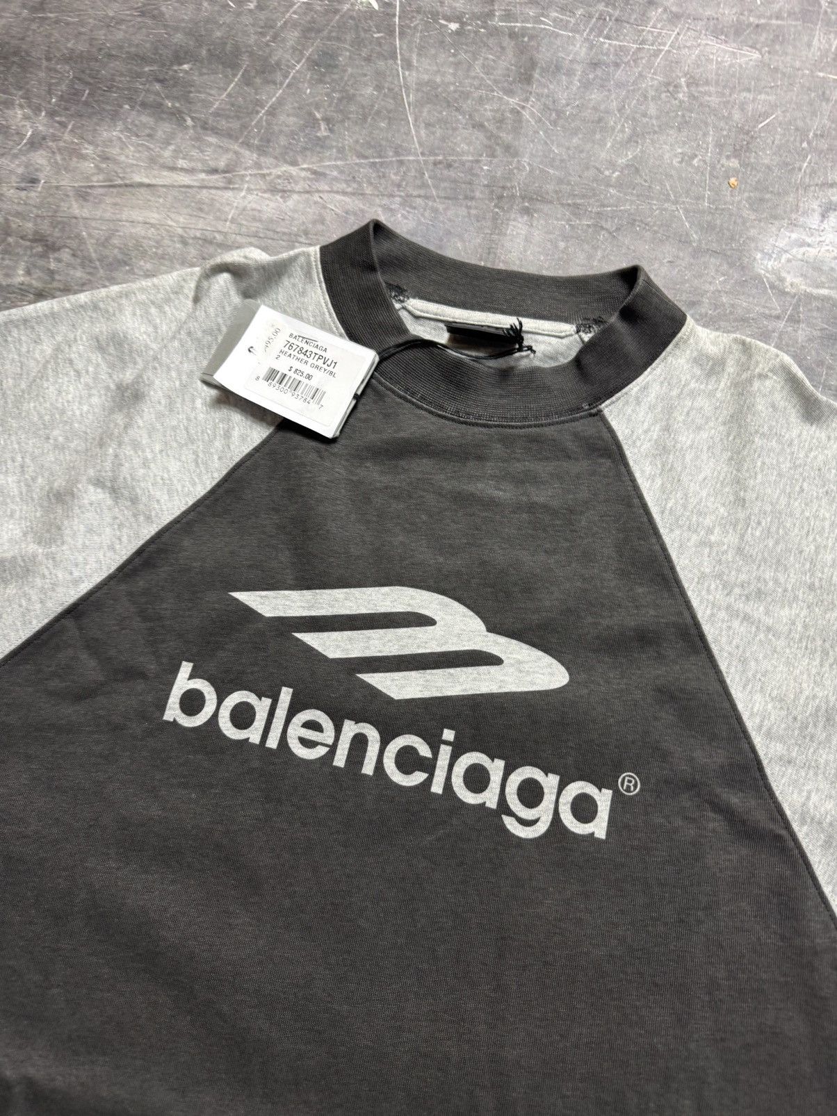 Balenciaga Balenciaga 3B Logo Crewneck T-Shirt in Grey Size US XL / EU 56 / 4 - 4 Thumbnail
