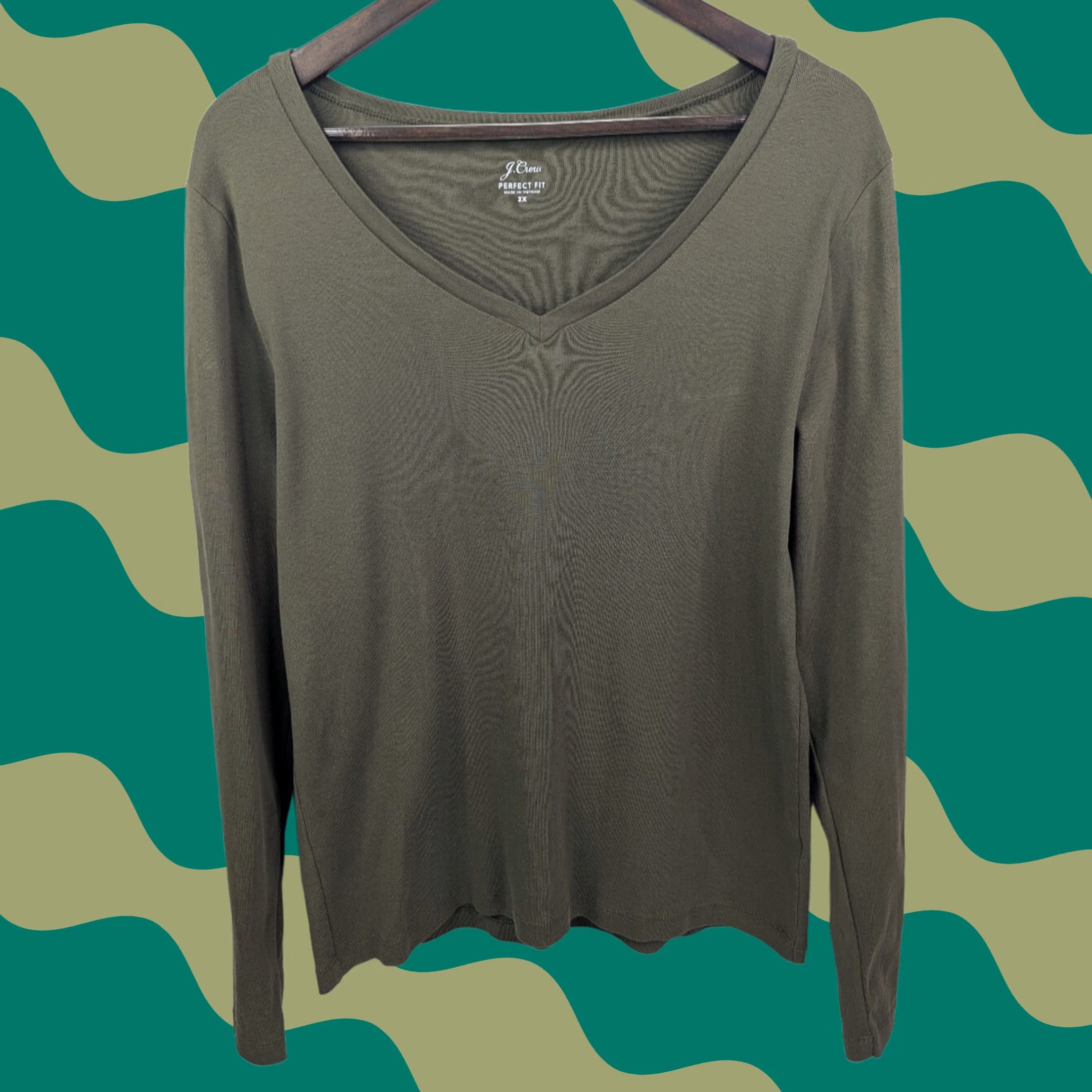 J.Crew J.CREW Shirt Womens 2X Olive Green V-Neck Long Sleeve Casual Preppy Slimming Knit Cotton"} Size XXL / US 16-18 / IT 52-54 - 1 Thumbnail