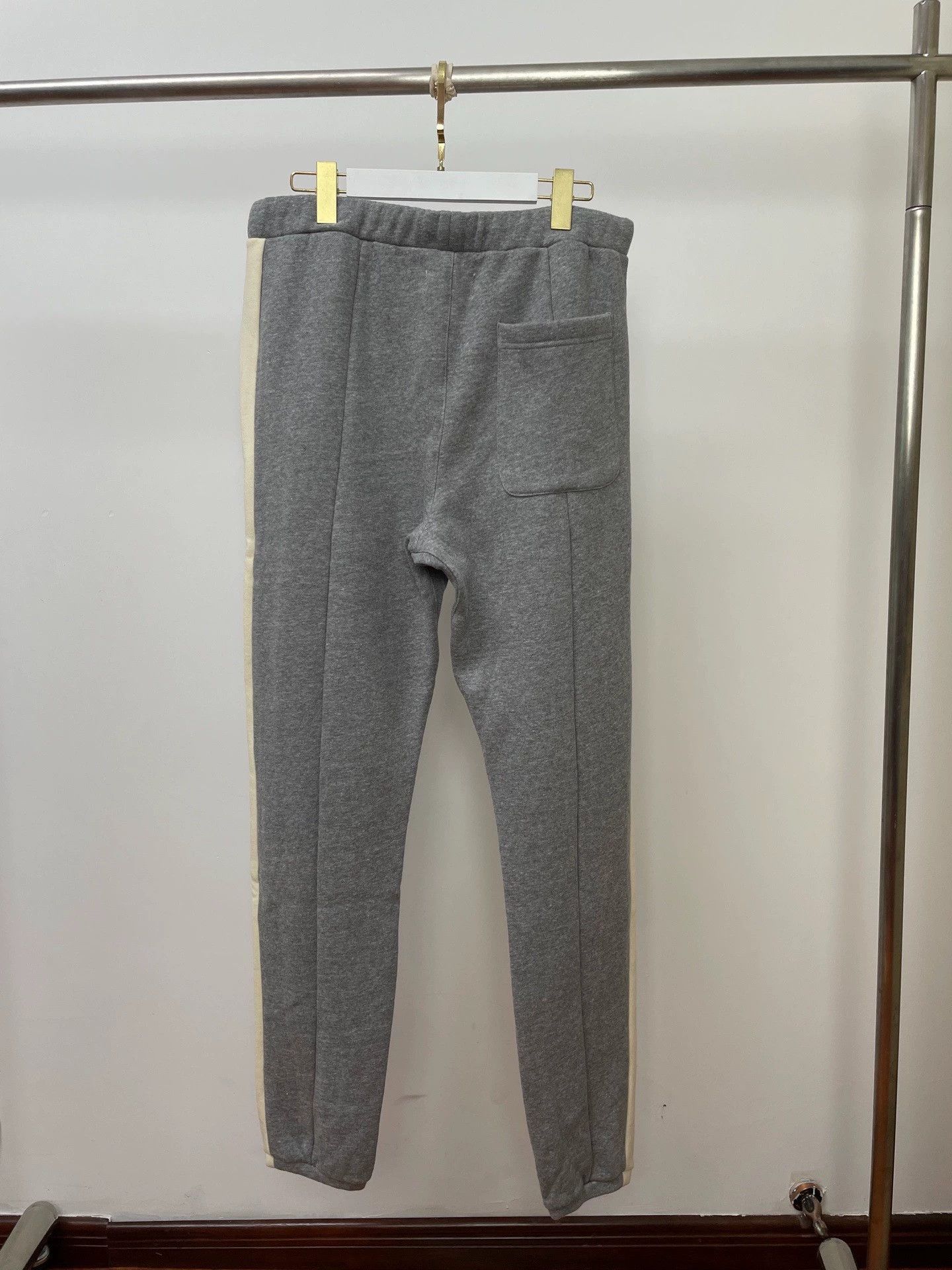 Fear of God Fear of God Essentials Gray Ivory Stripe Sweatpants M Size US 32 / EU 48 - 2 Thumbnail