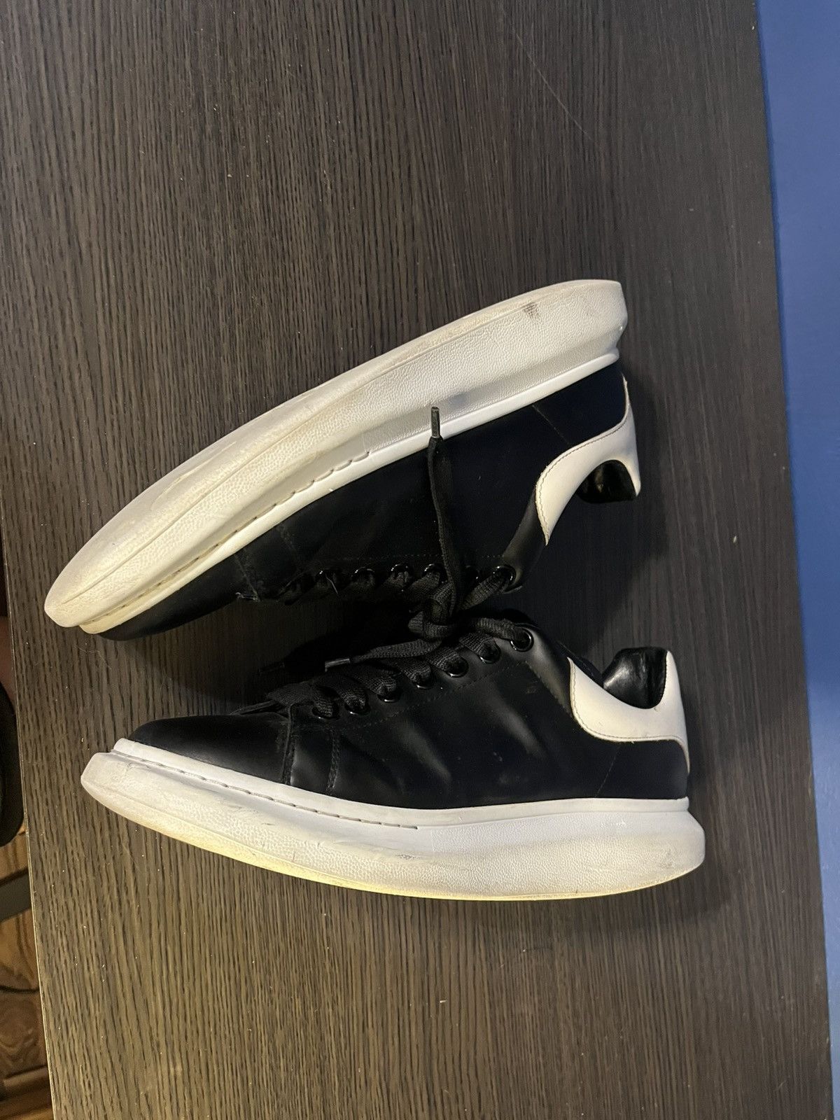 Alexander McQueen Alexander McQueen Oversized Low Black Size US 10 / EU 43 - 2 Thumbnail