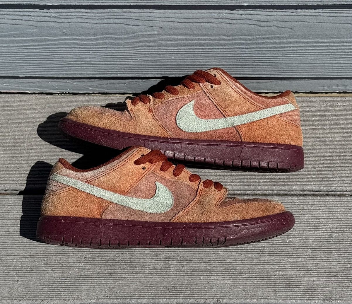 Nike SB Nike Dunk Low SB Mystic Red Size US 9.5 / EU 42-43 - 1 Thumbnail
