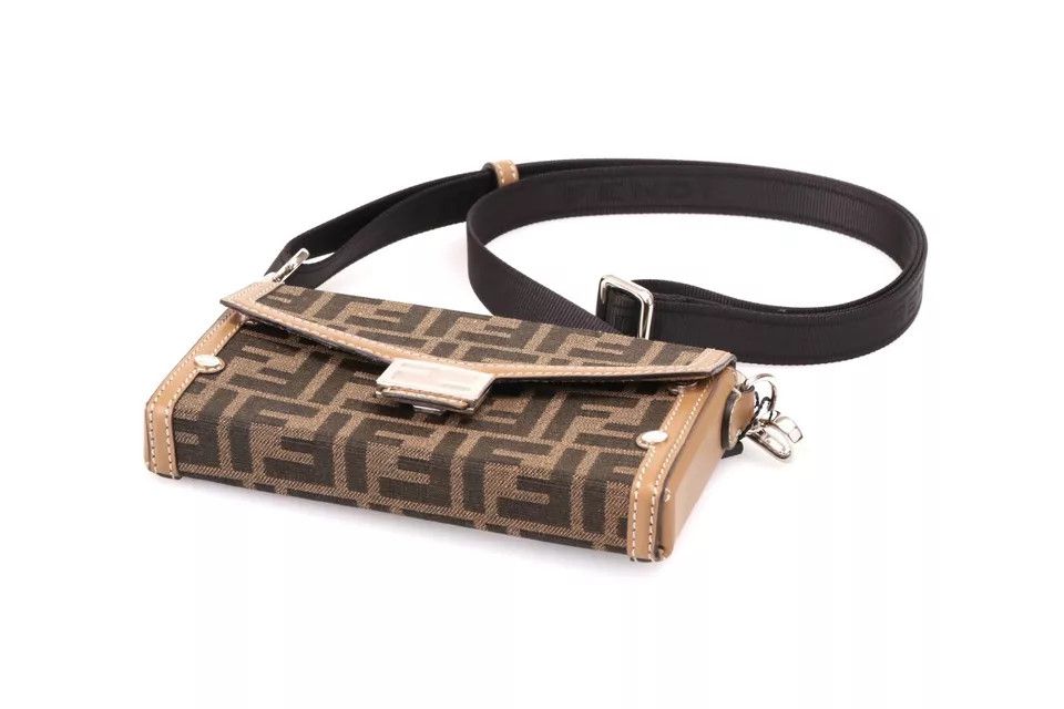 Fendi o1s1wg111224 Size: OS / Baguette Soft Trunk Phone Pouch Size ONE SIZE - 4 Thumbnail