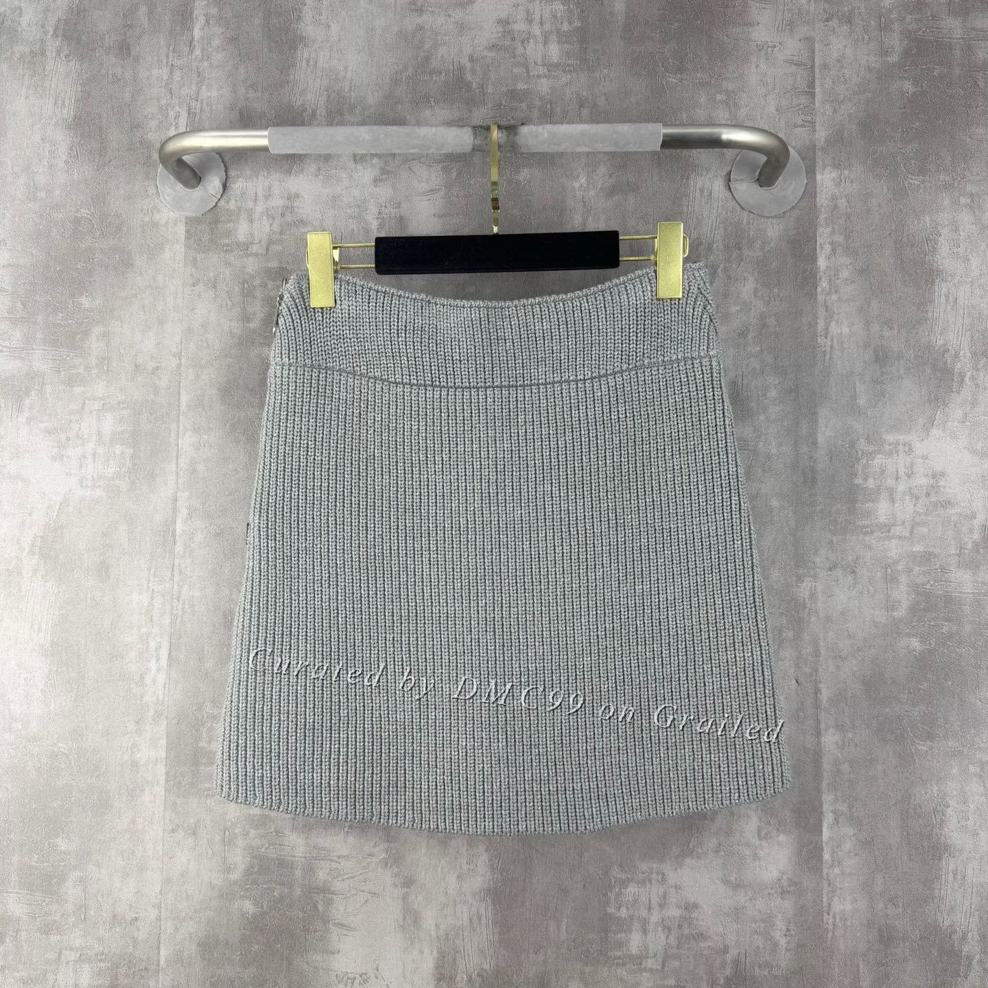 Louis Vuitton Louis Vuitton Embossed Logo Wool Knit Skirt Size 34" / US 12 / IT 48 - 1 Thumbnail