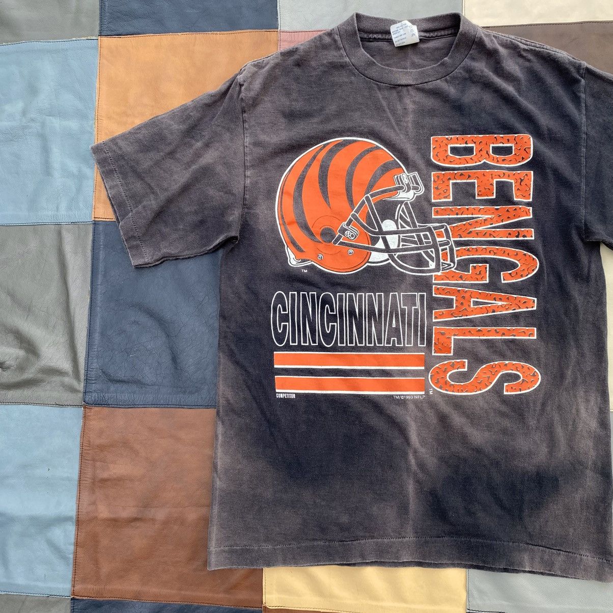 Vintage Vintage 90s Cincinnati Bengals Logo Faded T Shirt Size US L / EU 52-54 / 3 - 2 Thumbnail