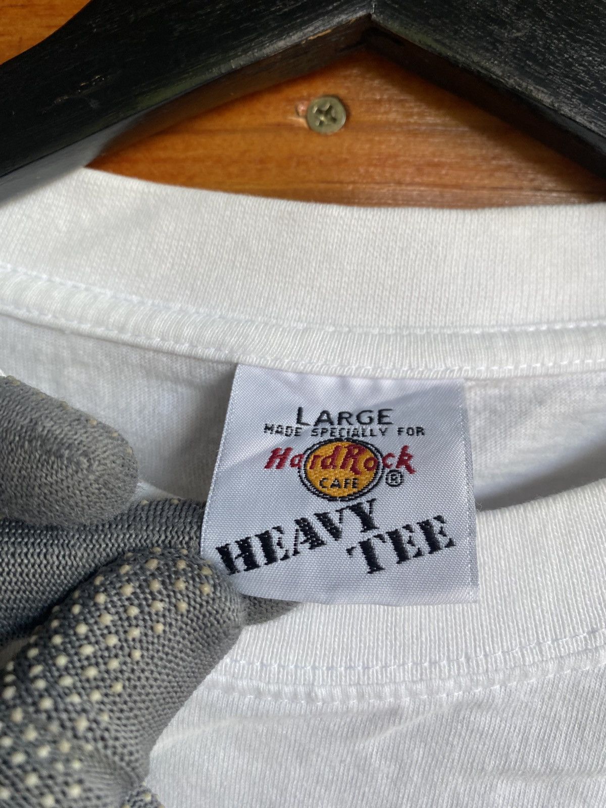 Hard Rock Cafe Vintage Hard Rock Cafe Ueno Eki Tokyo Heavy Tee White TShirt Size US L / EU 52-54 / 3 - 7 Thumbnail